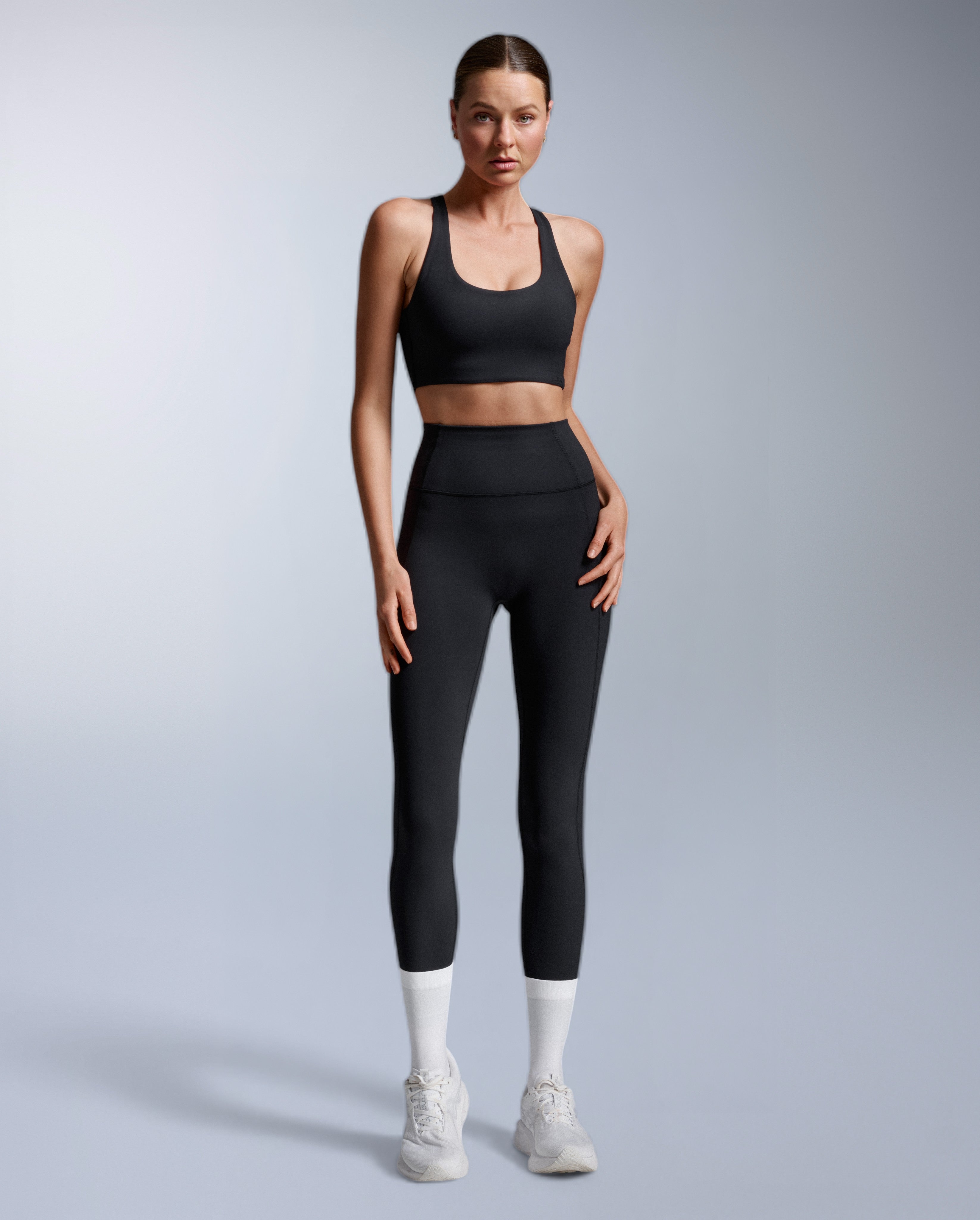 2xu-fluid-twist-back-bra-reggiseno-sportivo-nero-basso-impatto image 3
