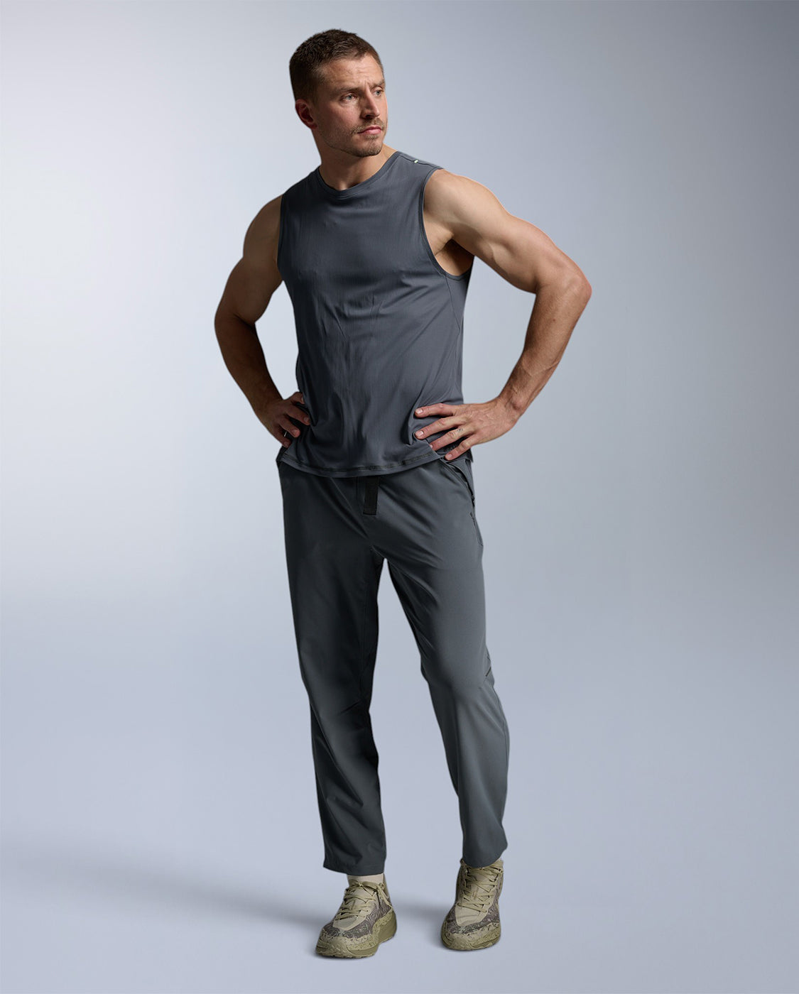 2xu-aero-trail-tank-canotta-trail-uomo-grigia image 7