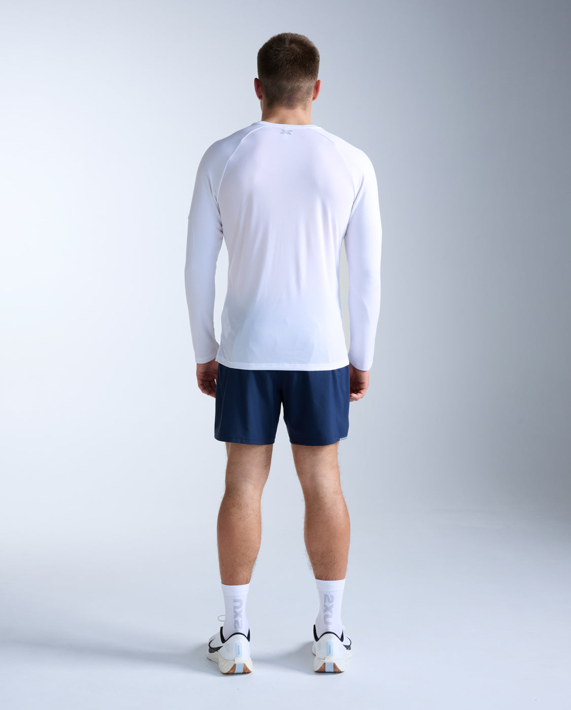 2xu-aero-long-sleeve-slim-maglia-running-bianca image 2