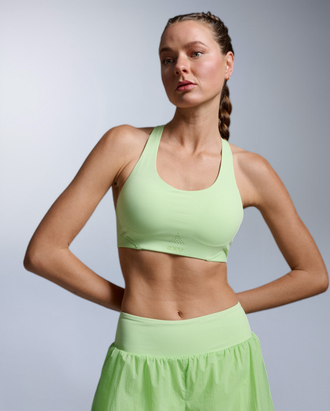 2xu-aero-mesh-medium-impact-bra-donna-verde image 1