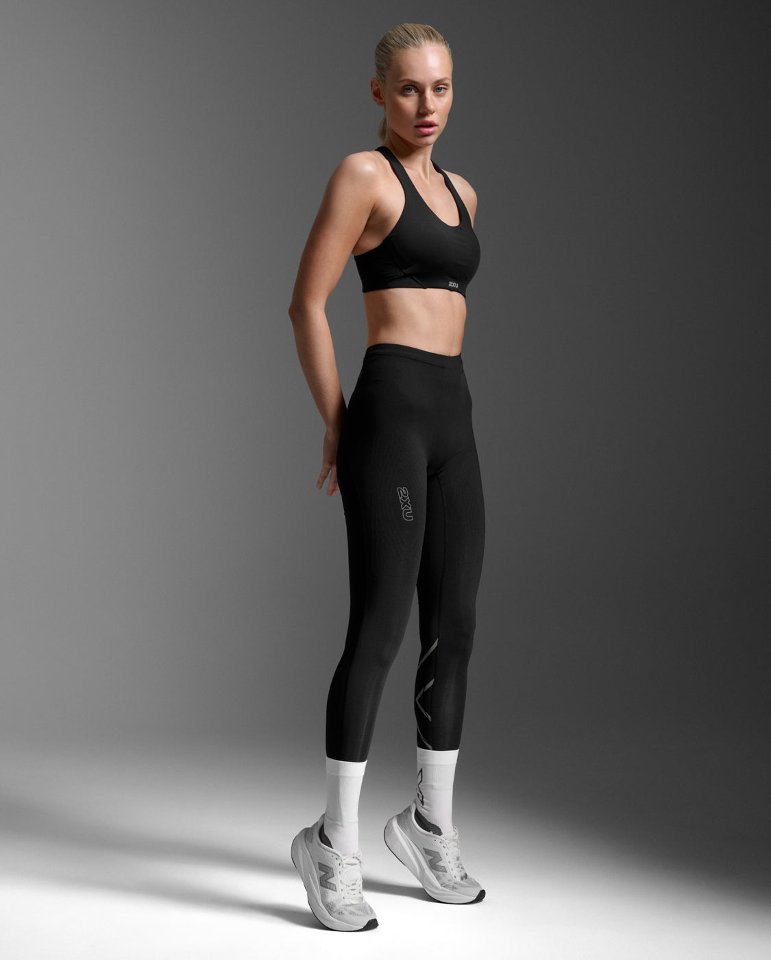 2xu-light-speed-react-hi-rise-compression-tights-da-running-nero image 3