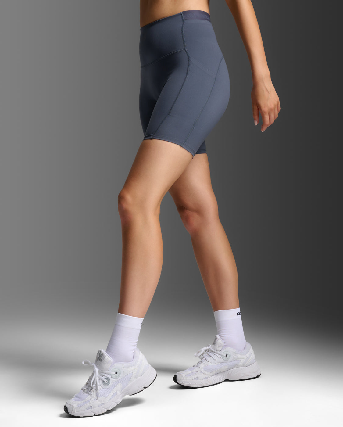 2xu-form-stash-hi-rise-short-a-compressione-6-con-tasche image 5