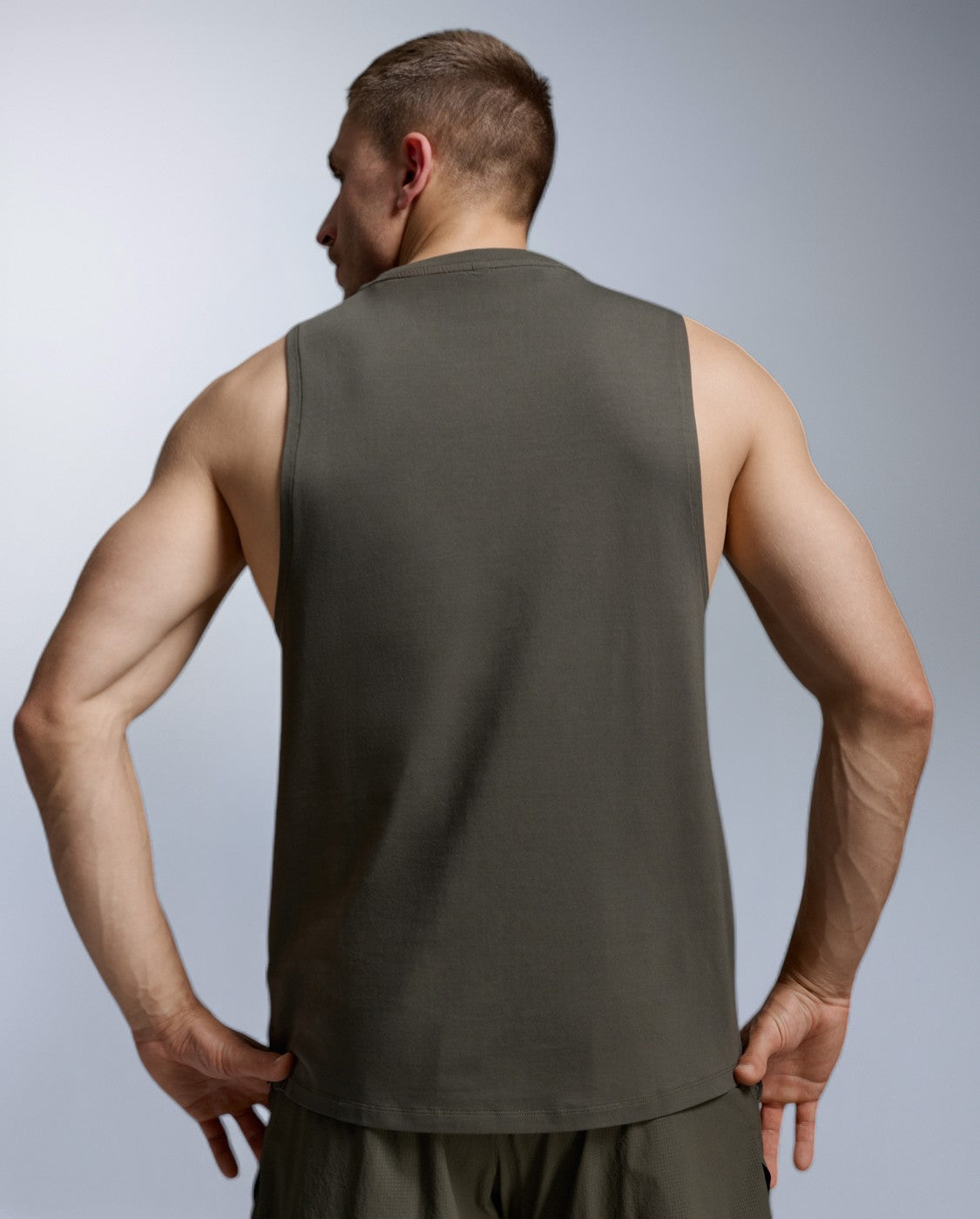 2xu-motion-cotton-flex-tank-canotta-training-uomo-verde image 3