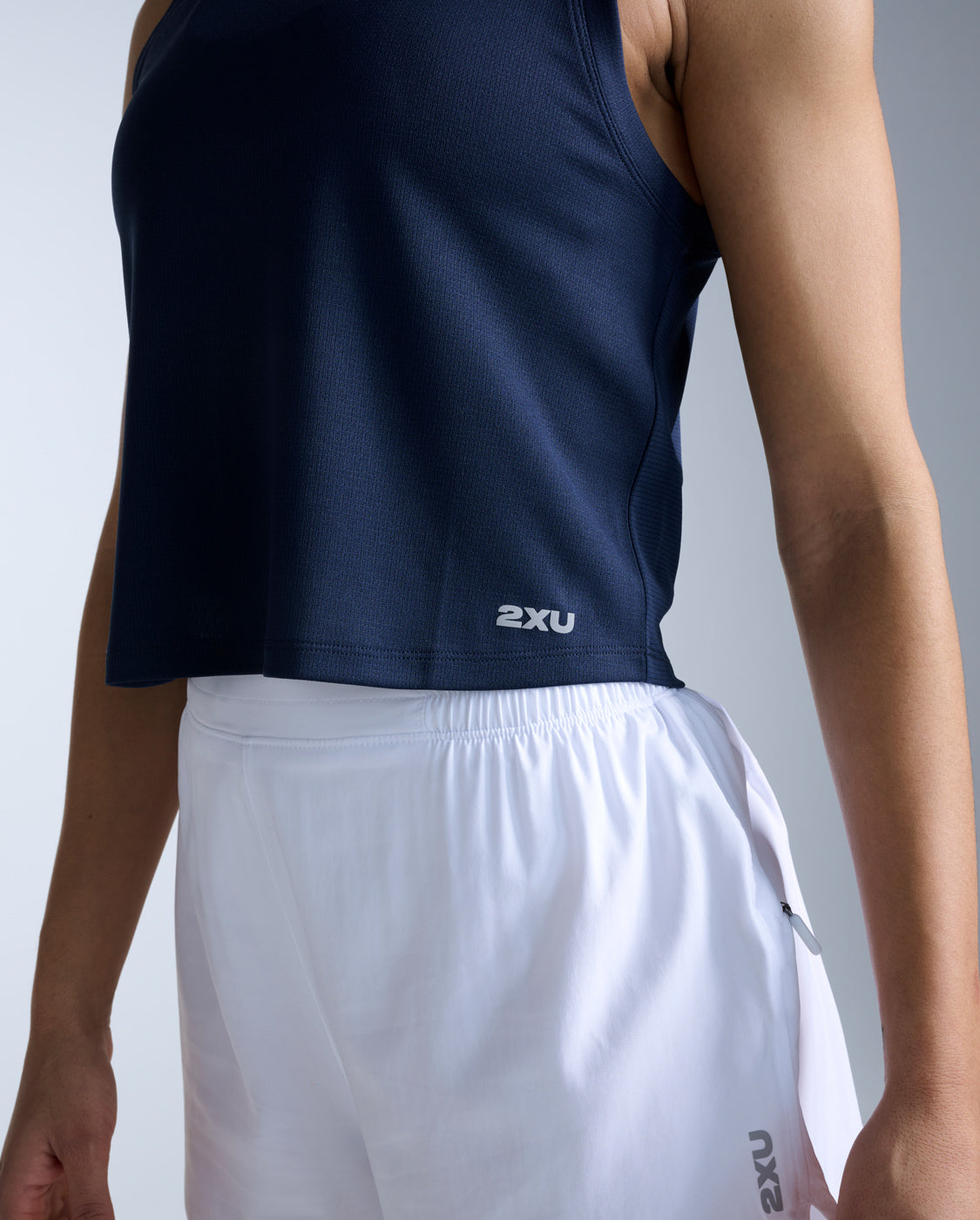 2xu-aero-mesh-crop-tank-canotta-running-donna-blu image 5