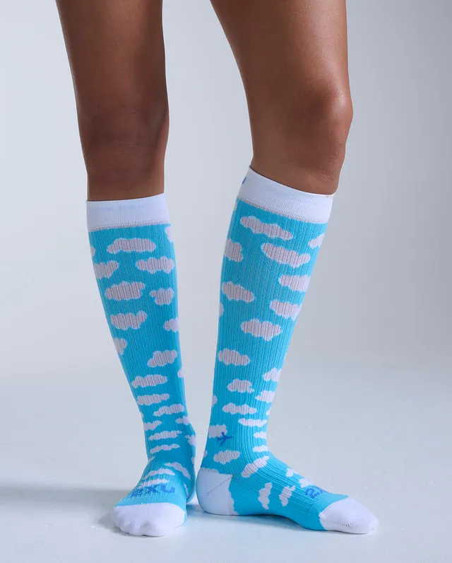2xu-flight-bamboo-charcoal-compression-socks-unisex image 1