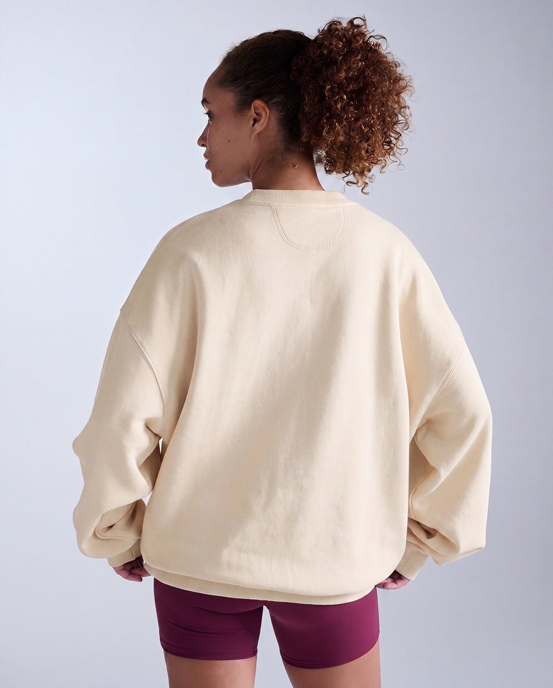 2xu-ez-felpa-girocollo-oversize-in-cotone-organico-uomo-beige image 2