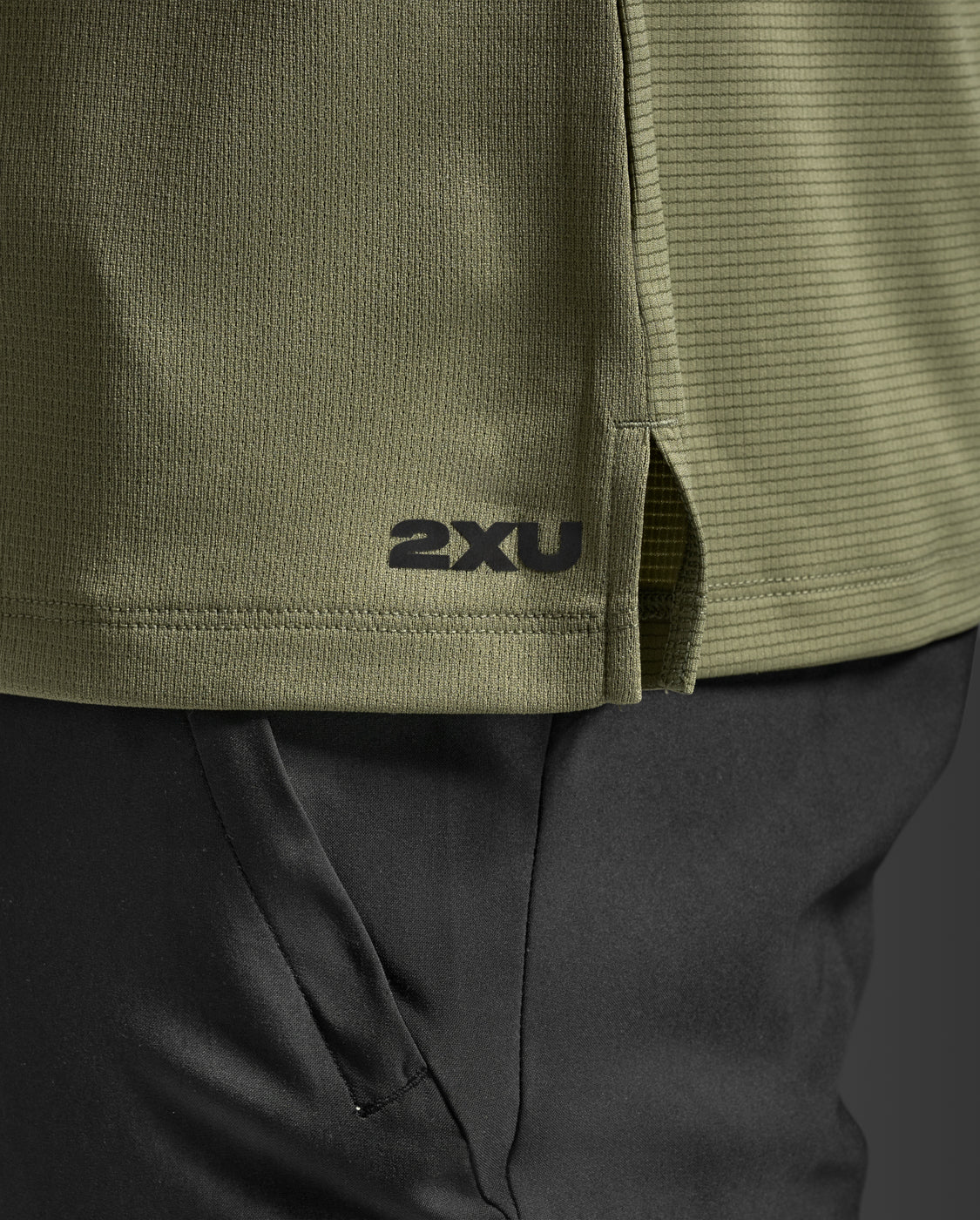 2xu-aero-tee-uomo-slim-verde image 7