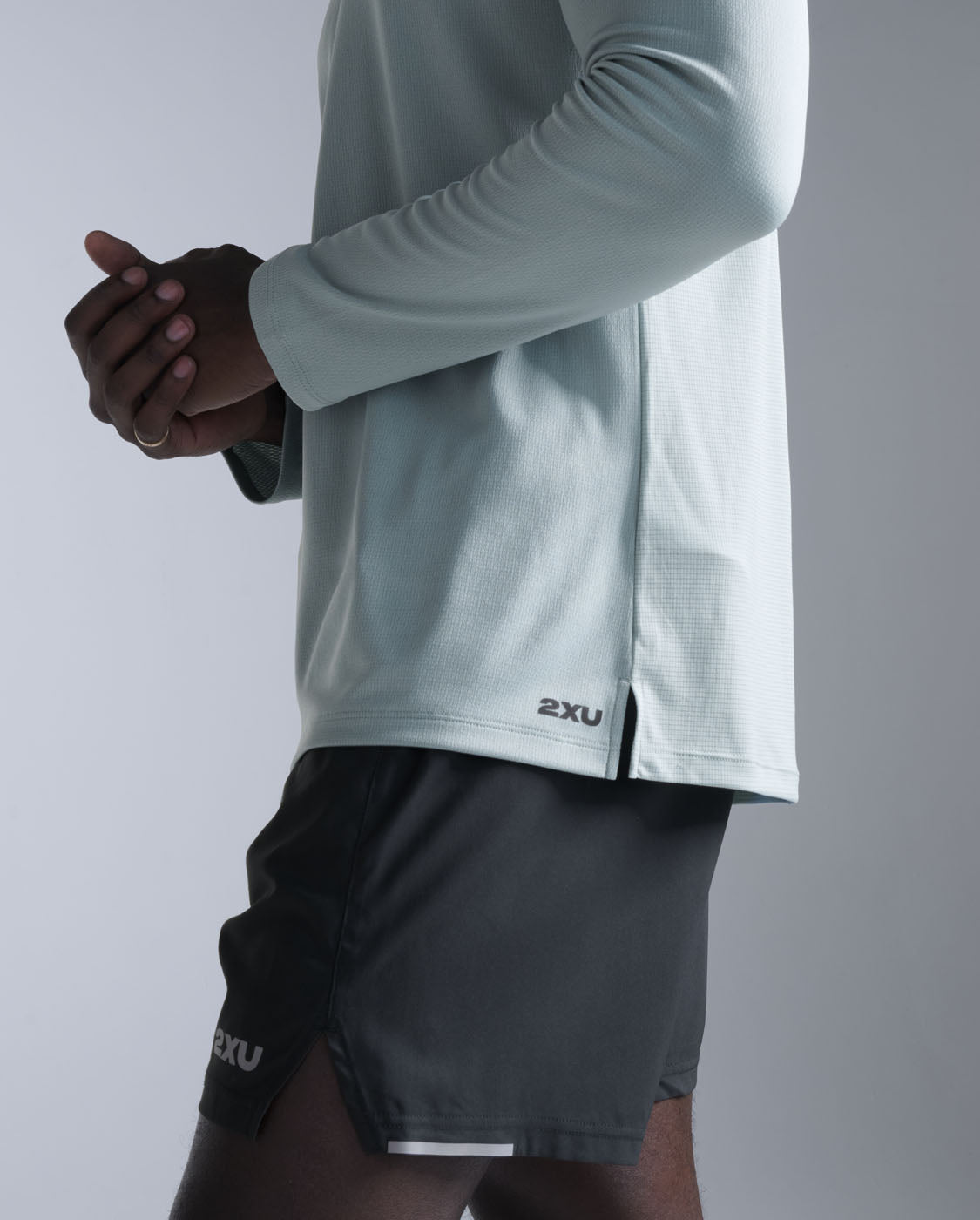 2xu-aero-long-sleeve-uomo-maglia-running-manica-lunga-blu image 3