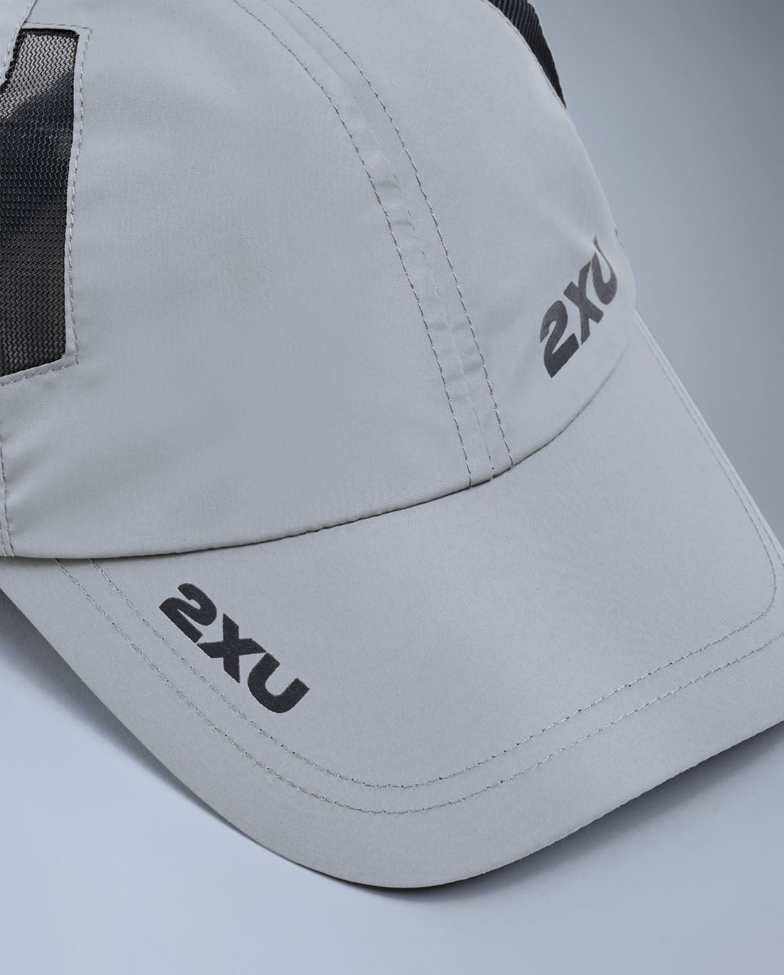2xu-run-cap-unisex-cappellino-running-grigio-traspirante image 4