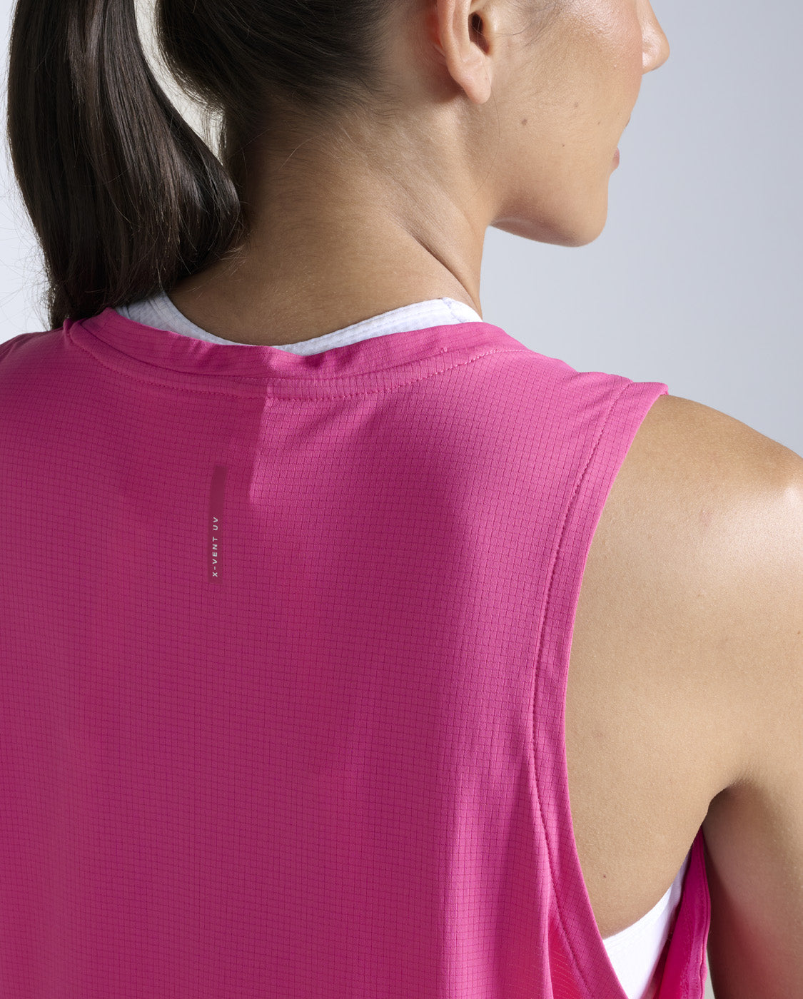 2xu-aero-trail-tank-canotta-trail-running-donna-rosa-upf-50 image 8