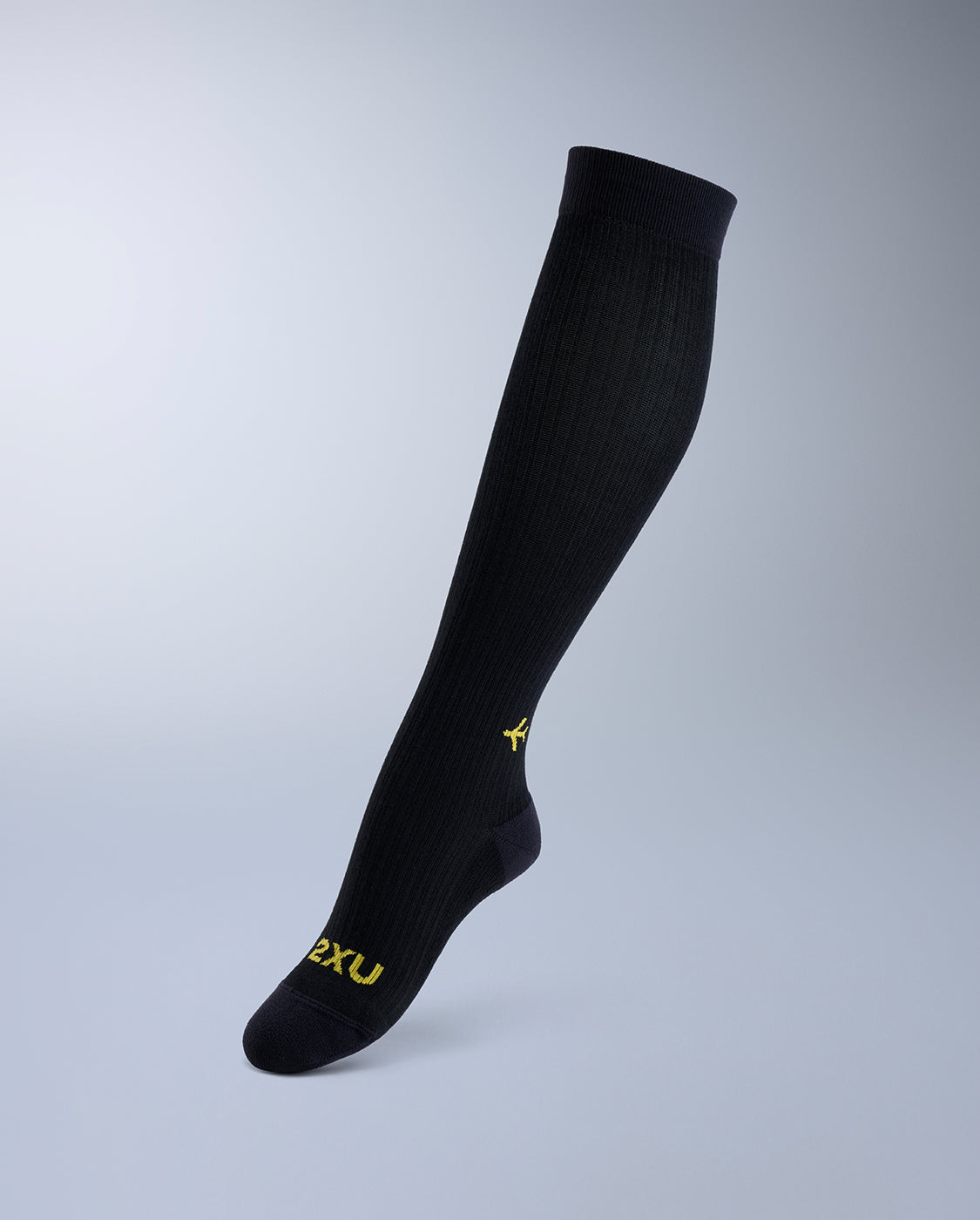 2xu-flight-bamboo-charcoal-calze-a-compressione-graduata-nero image 3