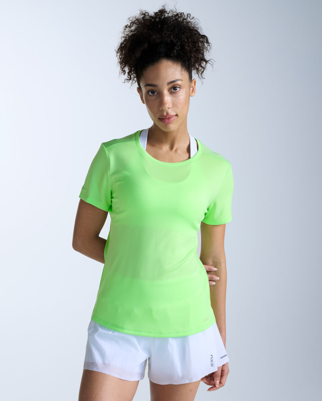 2xu-aero-tee-t-shirt-running-donna-slim-fit-verde image 1