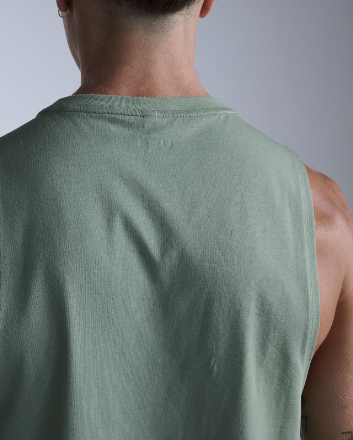 2xu-motion-cotton-flex-tank-uomo-canotta-training-verde image 5