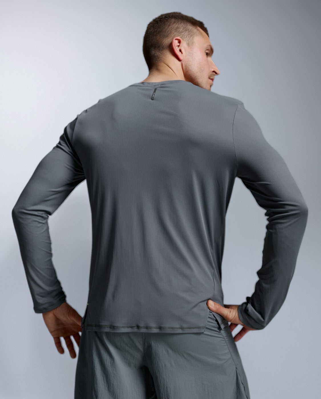 2xu-aero-trail-long-sleeve-maglia-manica-lunga-trail image 2