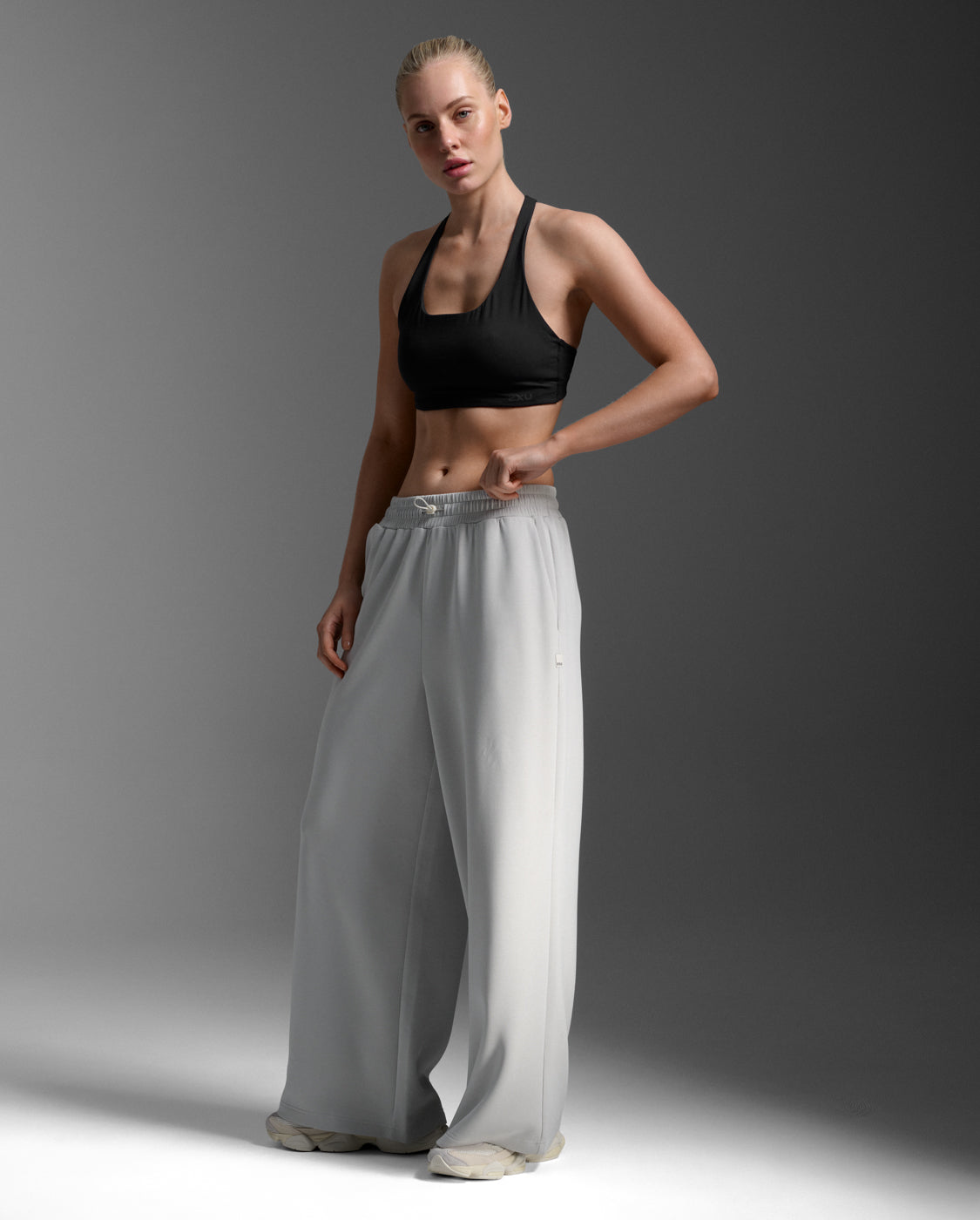 2xu-wonderluxe-sand-washed-wide-leg-pants-grigio-pantaloni-gamba-larga image 3