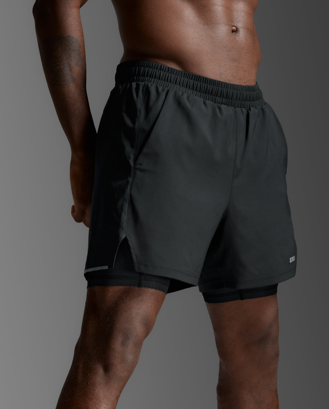 2xu-aero-mesh-2-in-1-short-5-inch-da-running-nero-base-black image 1