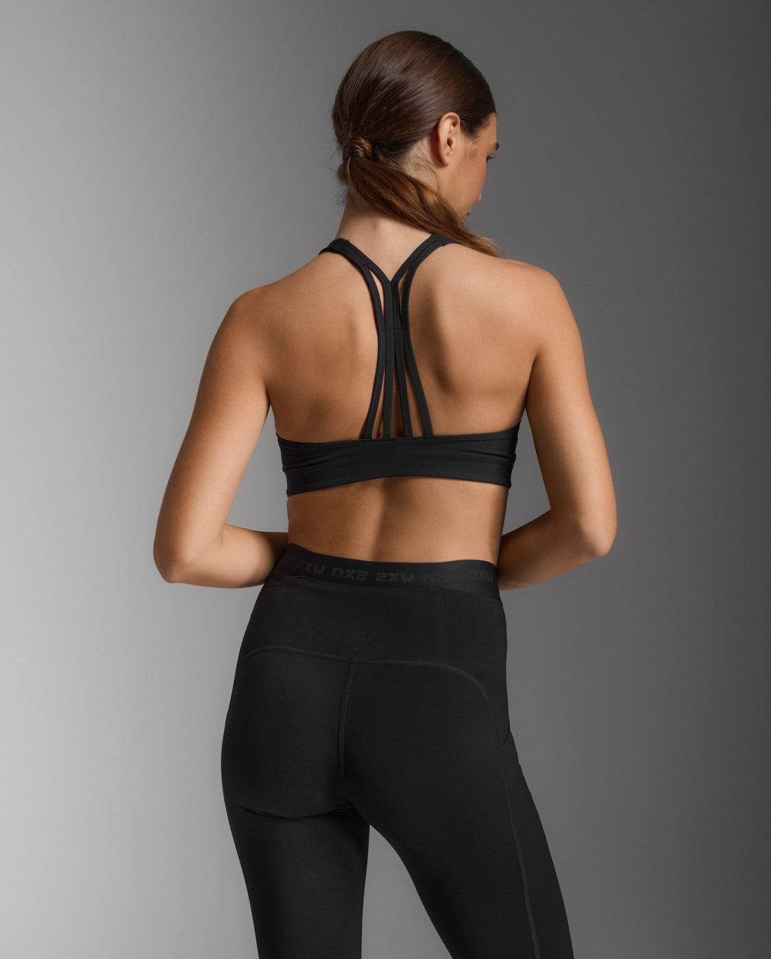 2xu-form-strappy-low-impact-bra-reggiseno-sportivo-nero image 2