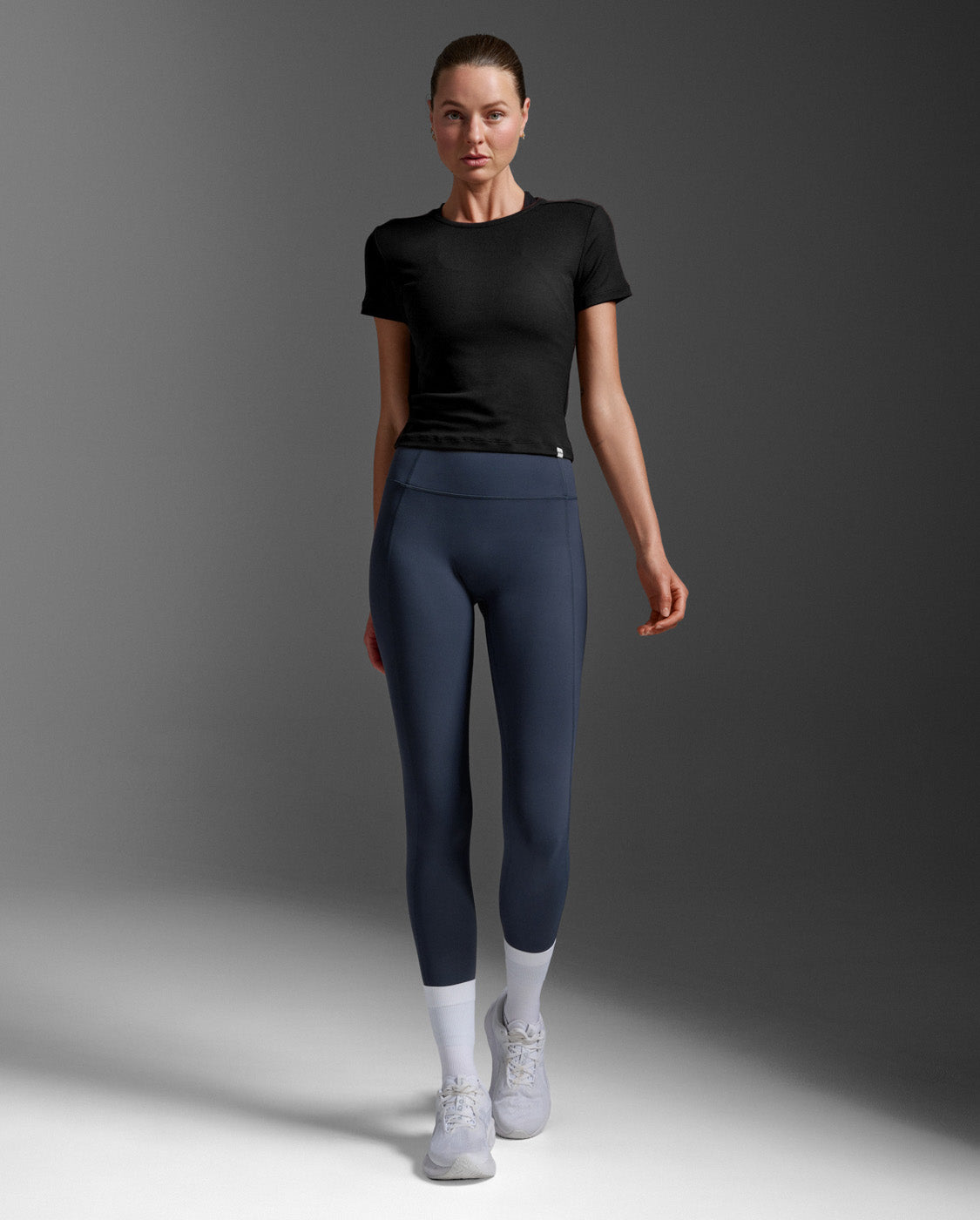 2xu-form-fluid-ribbed-crop-tee-donna-nera-t-shirt-crop-fitted image 6