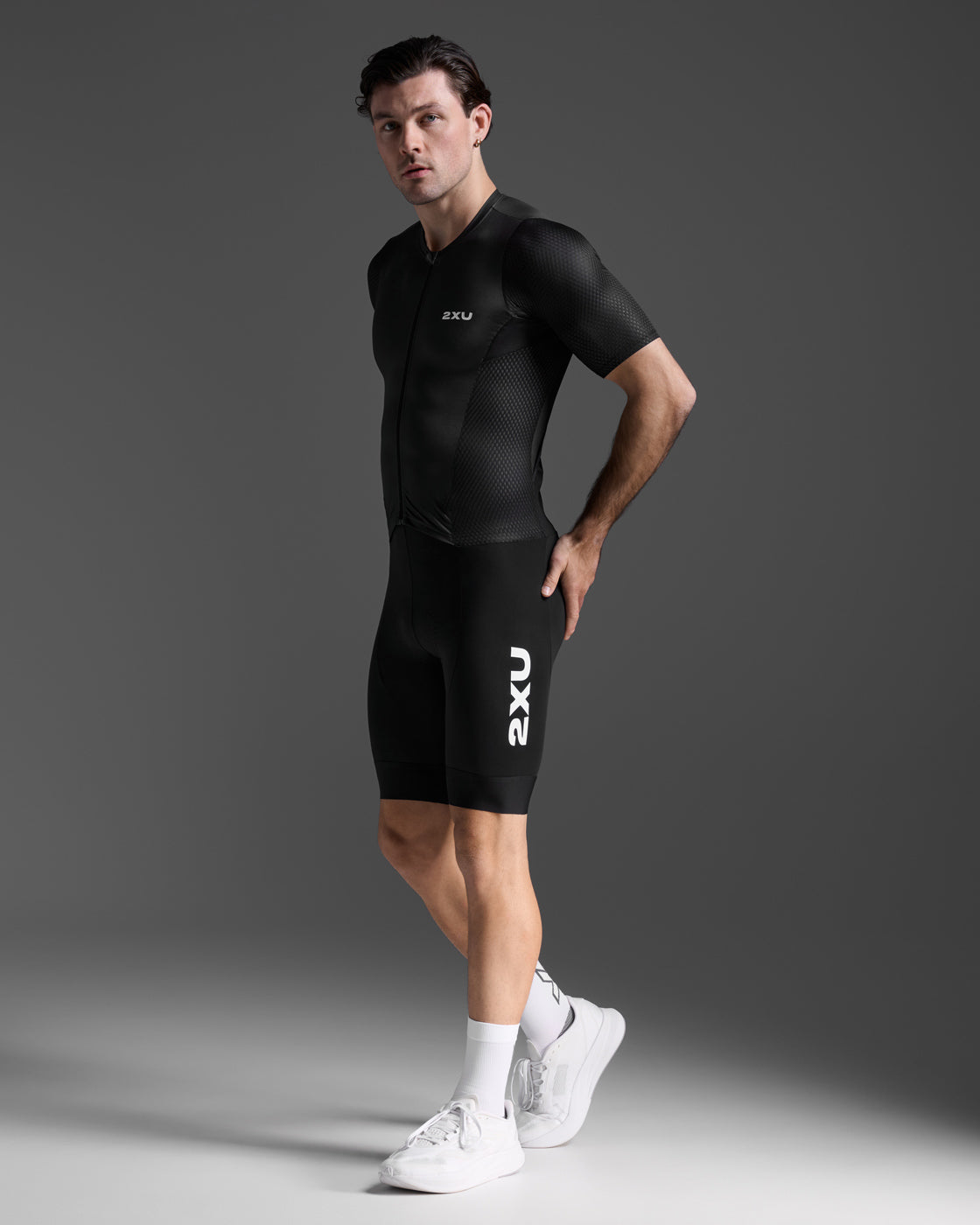 2xu-aero-hex-sleeved-trisuit-tuta-triathlon-uomo-donna-nera image 1