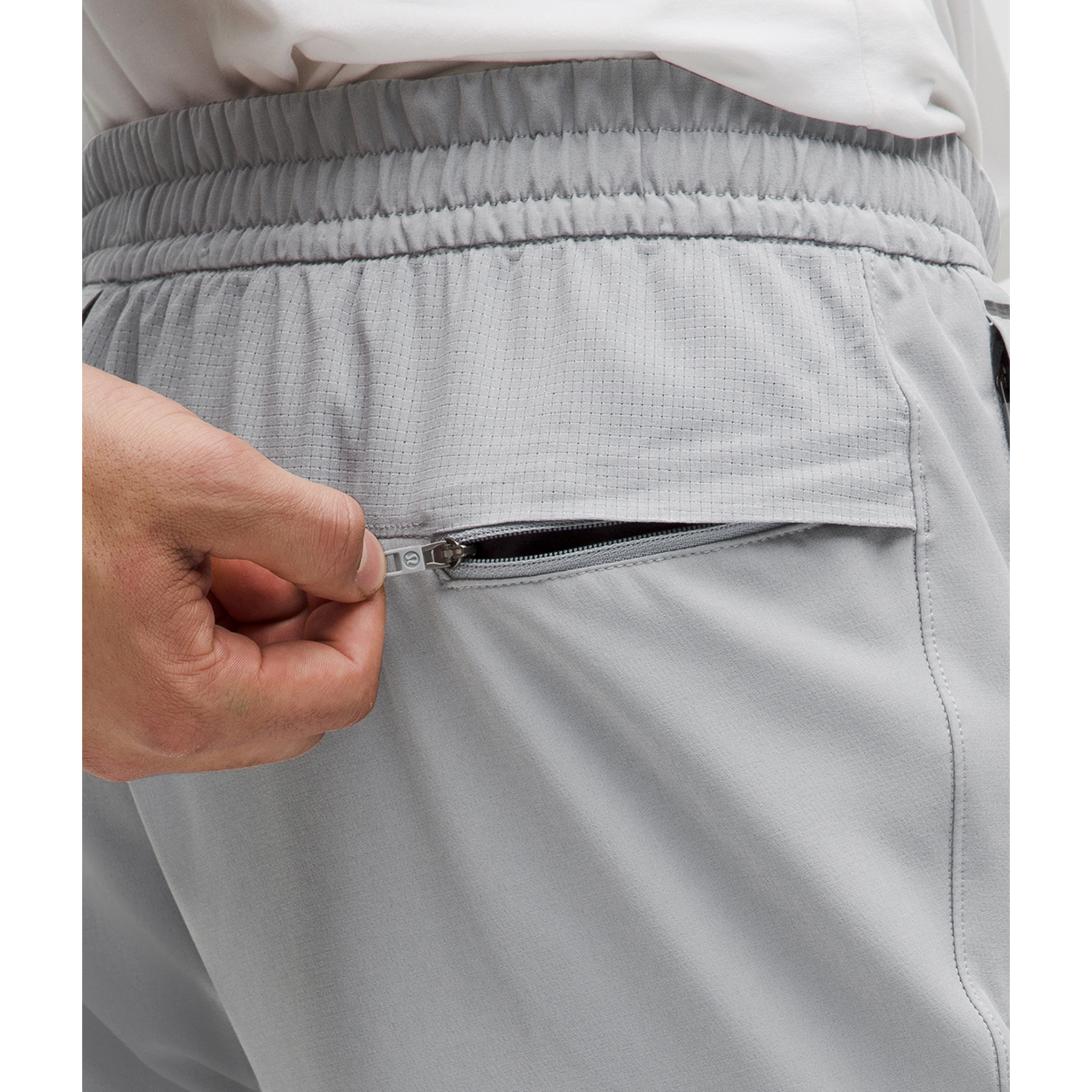 bauer-x-lululemon-license-to-train-jogger-allenamento-uomo image 4