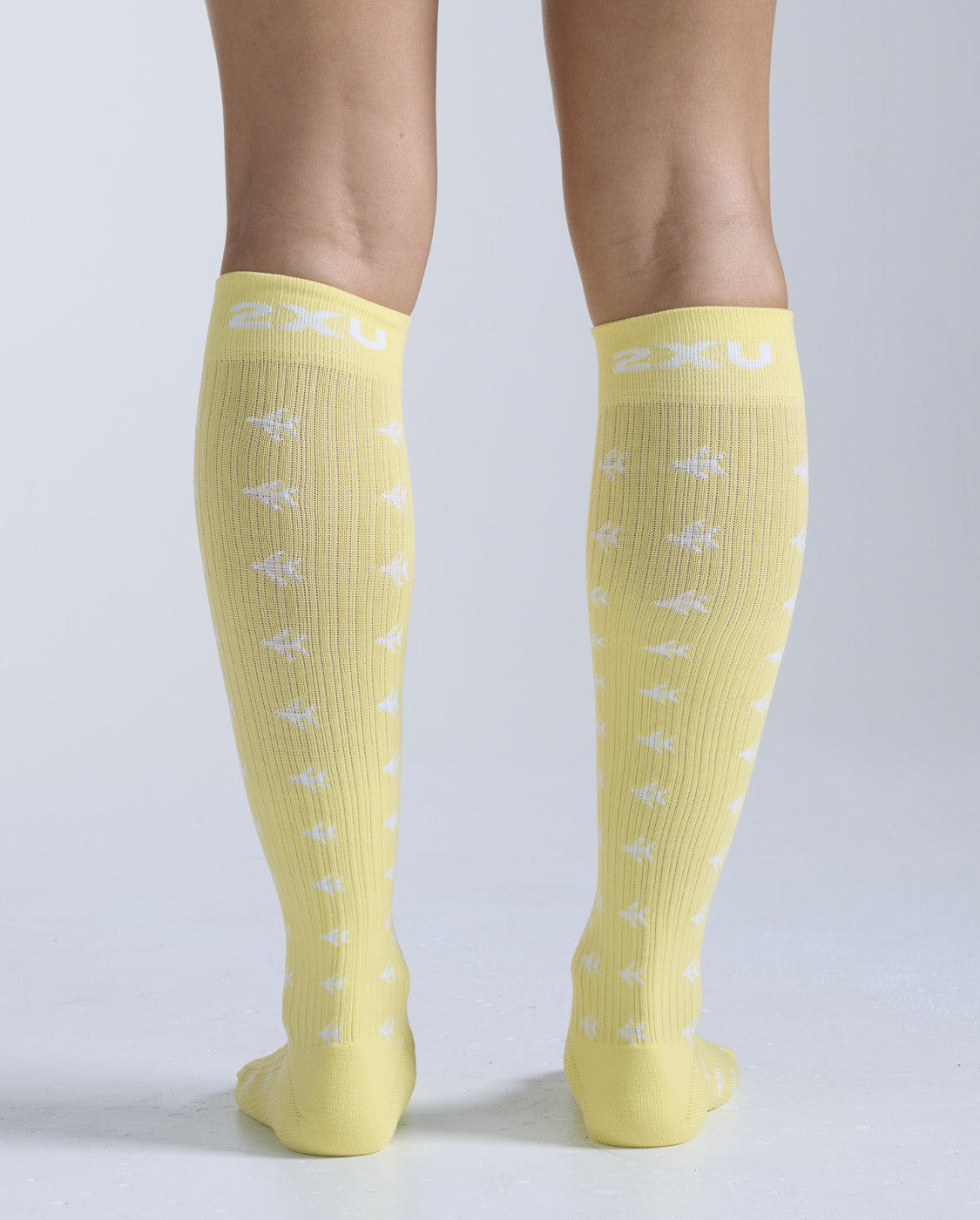 2xu-flight-bamboo-charcoal-compression-socks-calze-compressione-graduata image 3