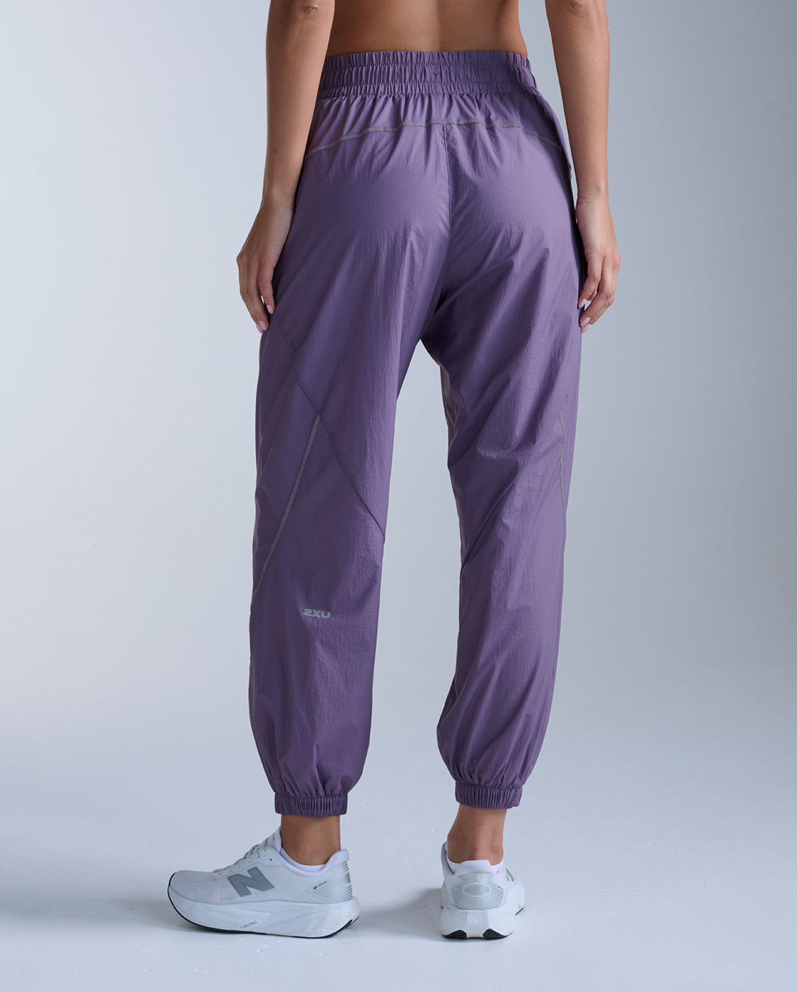 2xu-aero-oversized-jogger-pantaloni-running-viola image 4