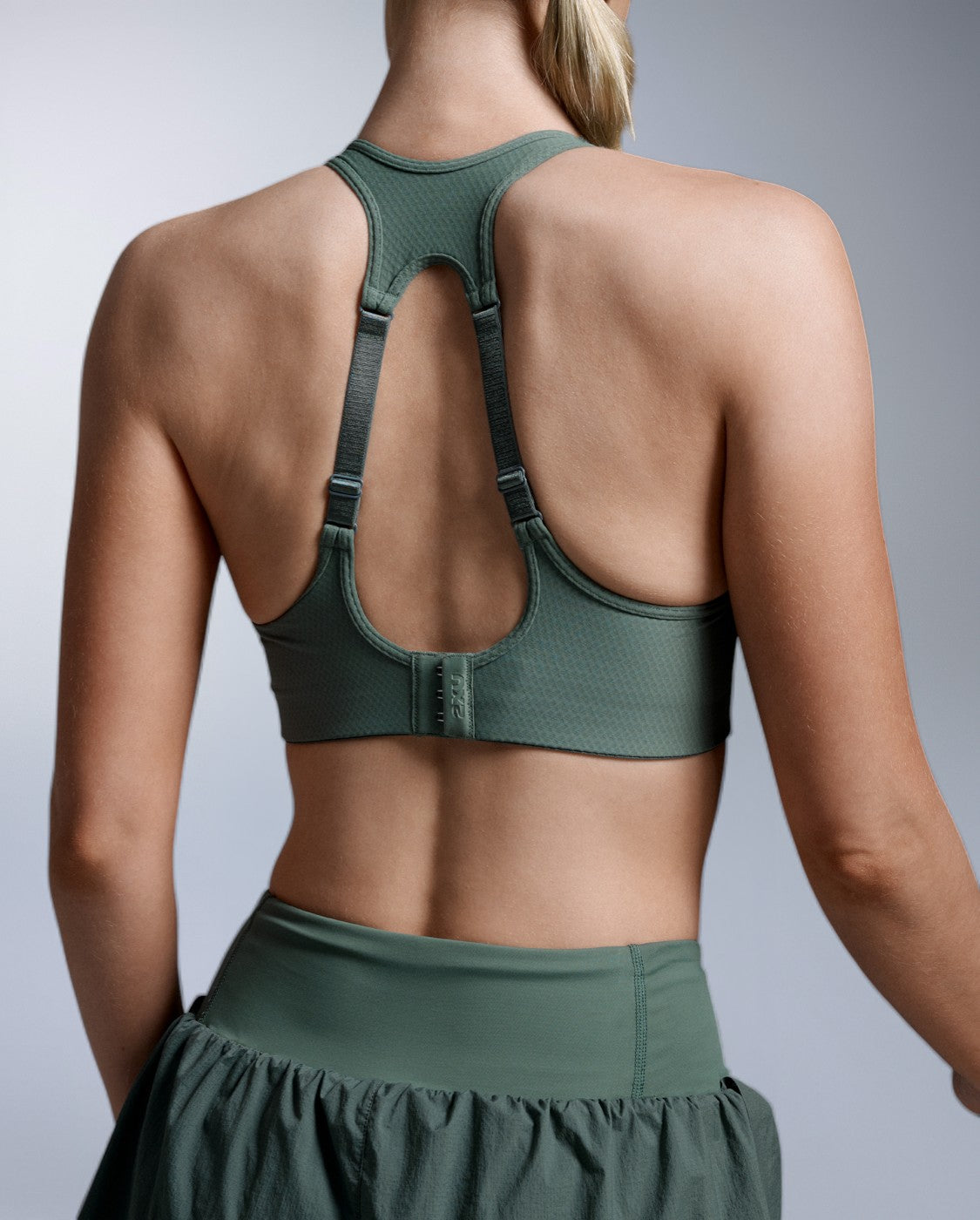 2xu-aero-mesh-medium-impact-bra-reggiseno-sportivo-donna image 2