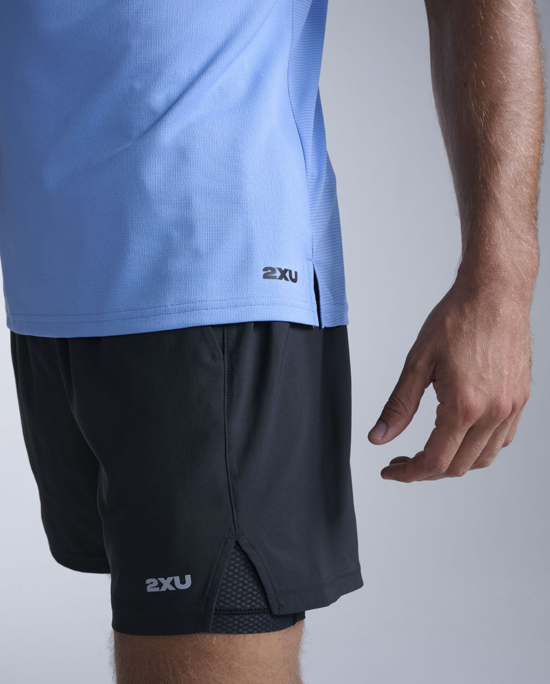 2xu-aero-tank-canotta-running-uomo-slim-blu image 3