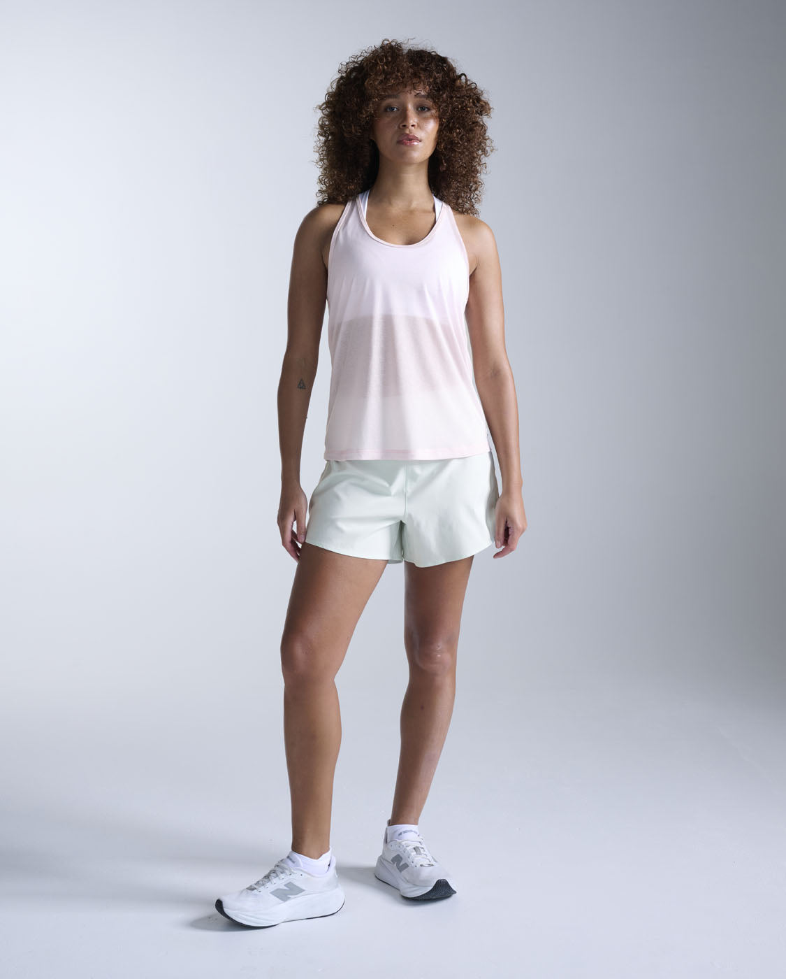 2xu-relight-racerback-singlet-donna-canotta-training-rosa image 4