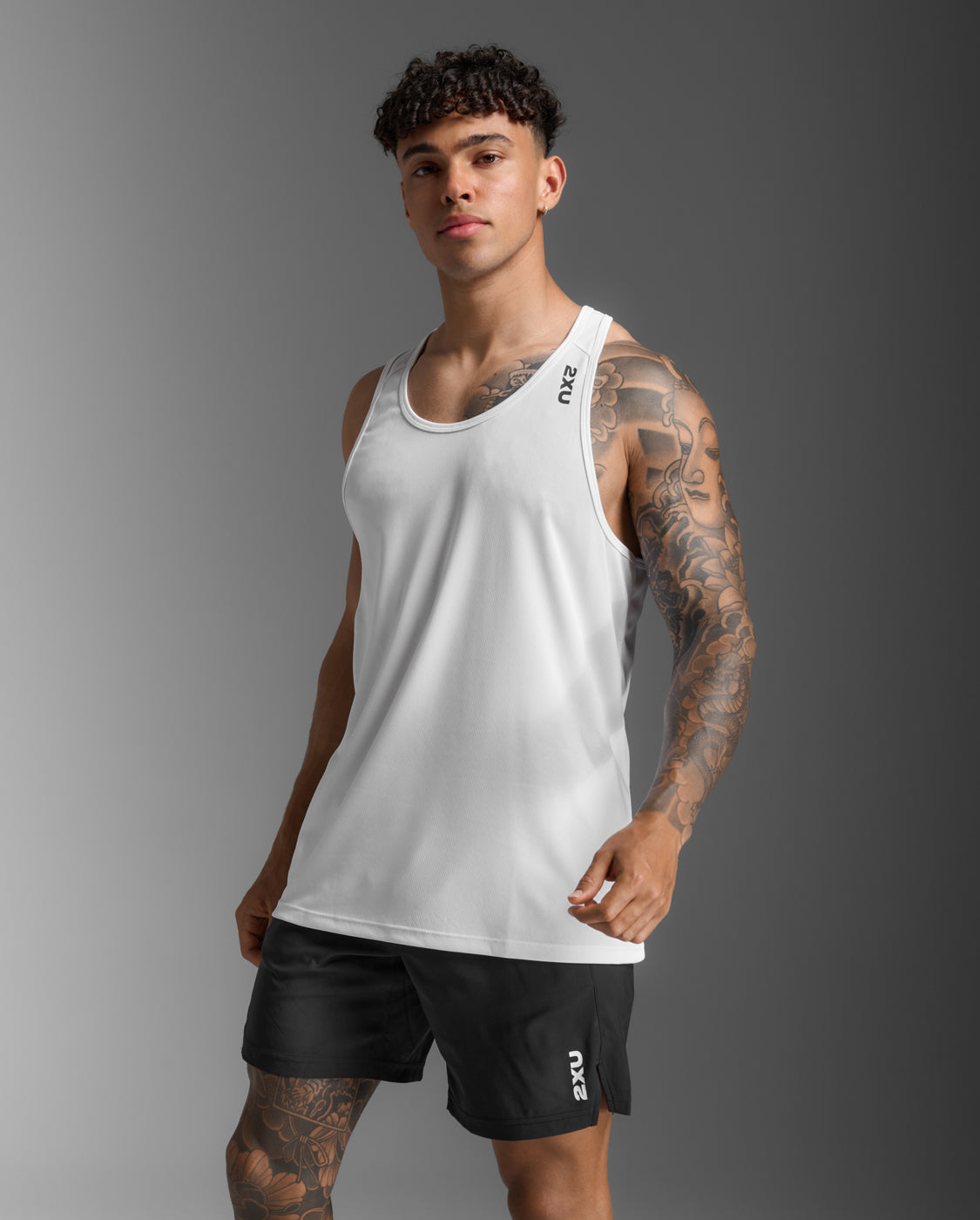 2xu-aspire-singlet-uomo-canotta-tecnica-bianco-a-rapida-asciugatura image 2