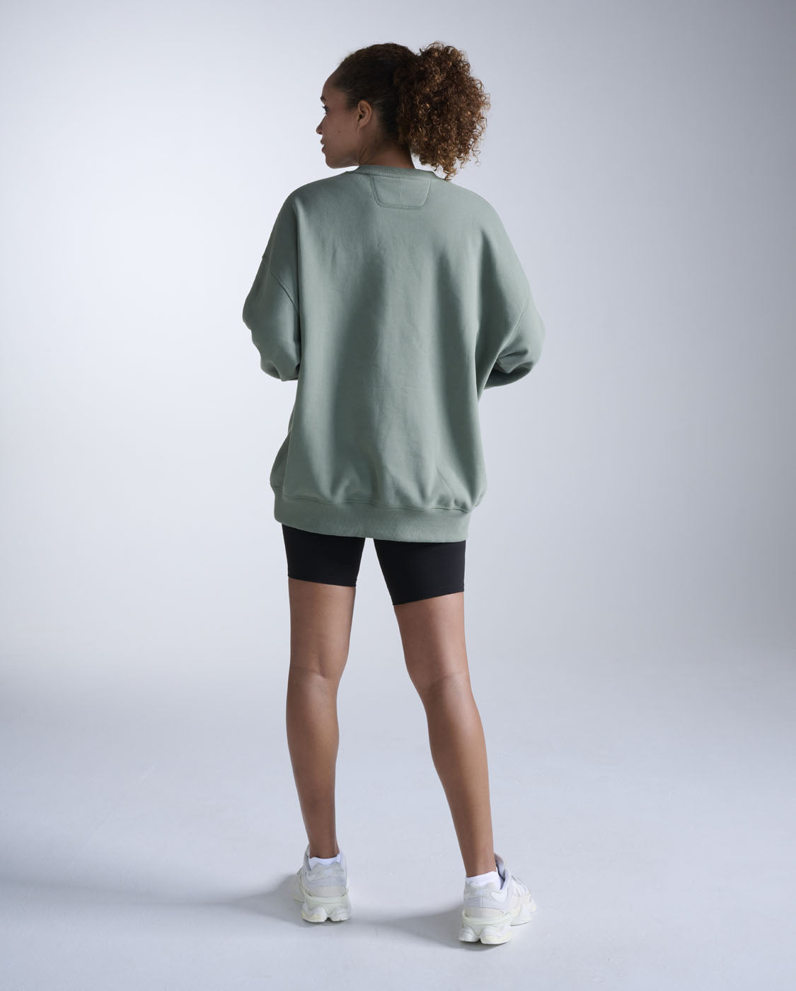 2xu-ez-oversized-organic-cotton-crew-verde-felpa-girocollo-unisex image 6