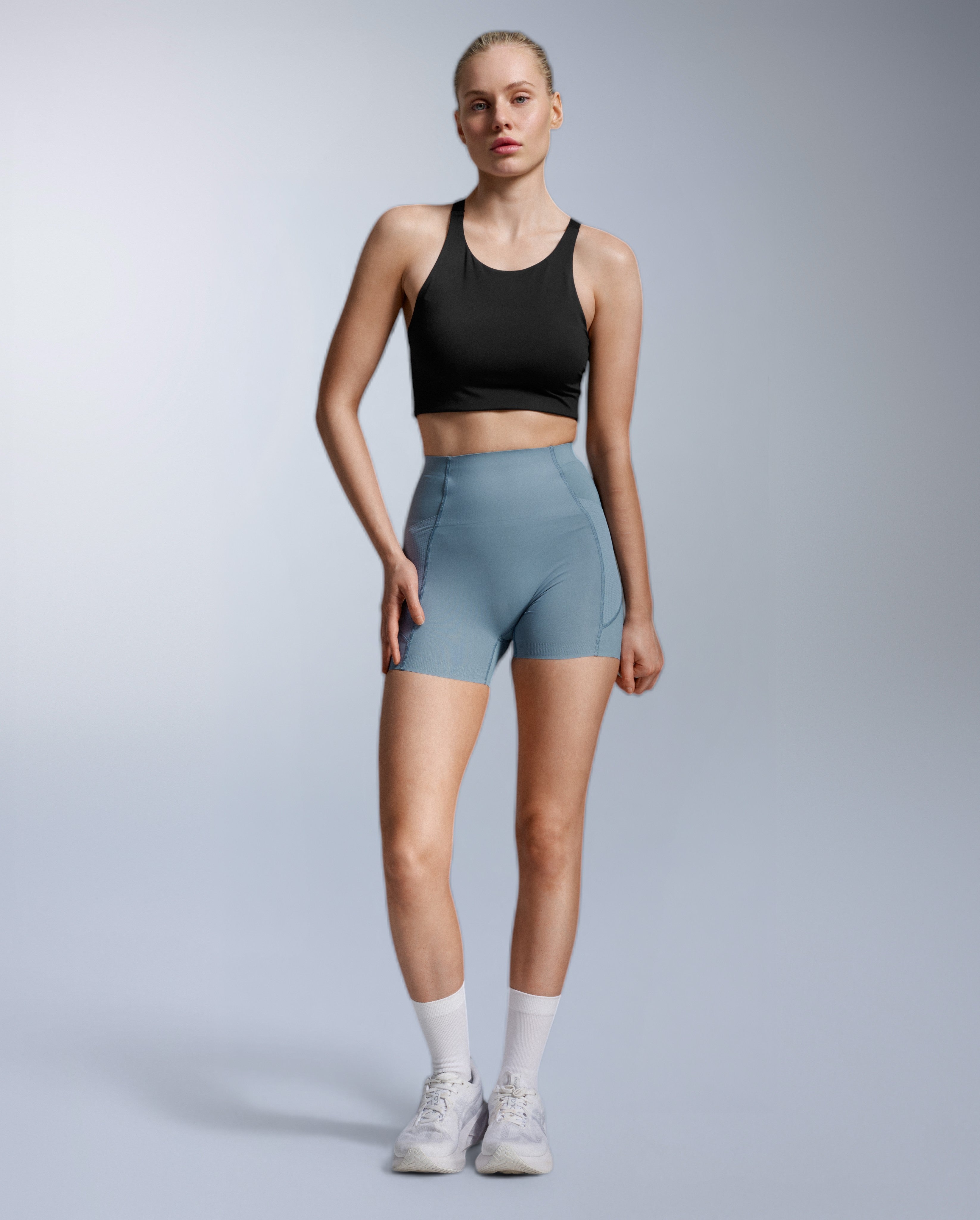 2xu-aero-trail-medium-impact-bra-reggiseno-running-donna-nero image 3