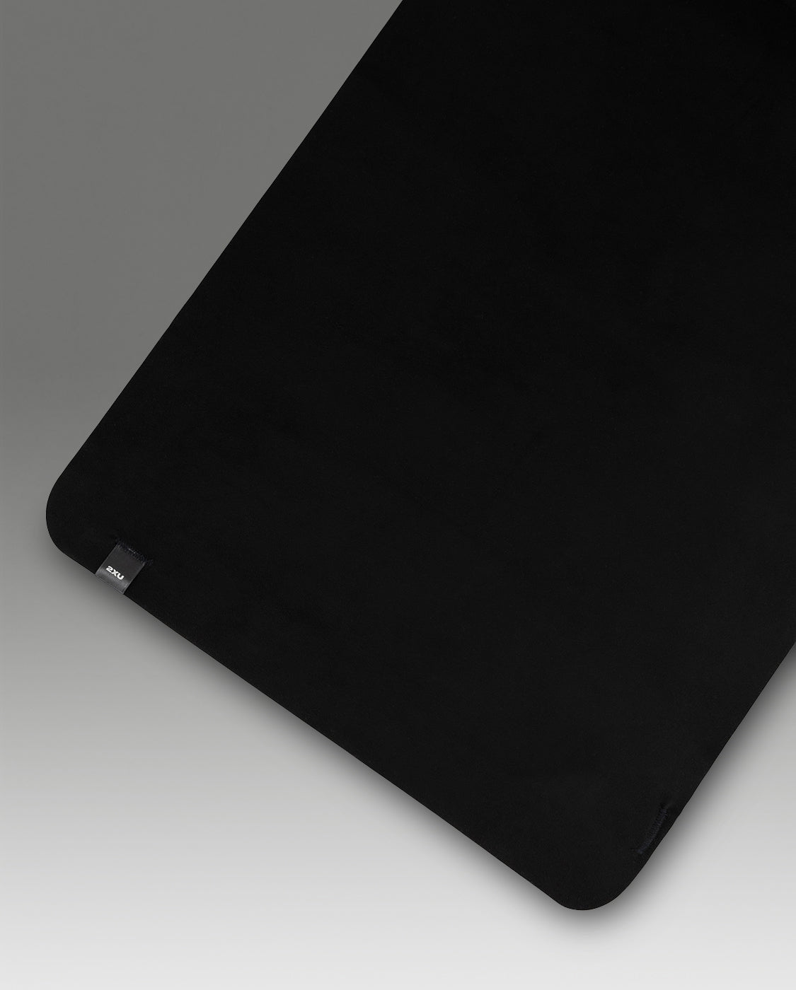 2xu-microfibre-gym-towel-asciugamano-nero image 2