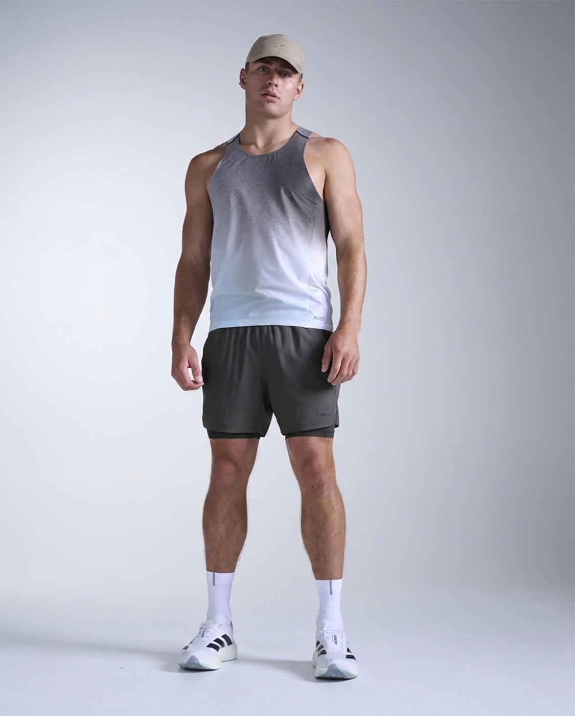 2xu-hybrid-cap-cappellino-running-unisex image 3
