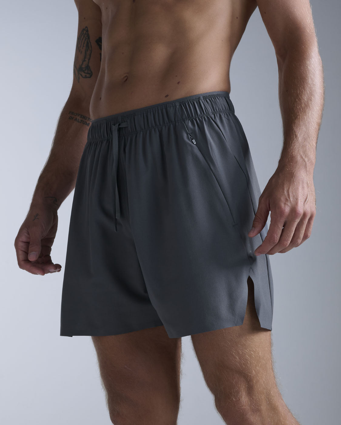 2xu-motion-5-inch-unlined-shorts-shorts-training-corto image 2