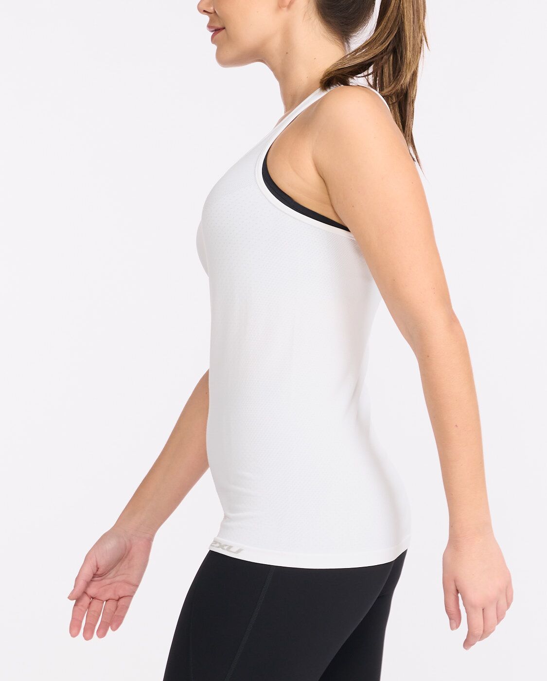 2xu-motion-tech-singlet-canotta-training-bianca-leggera image 2