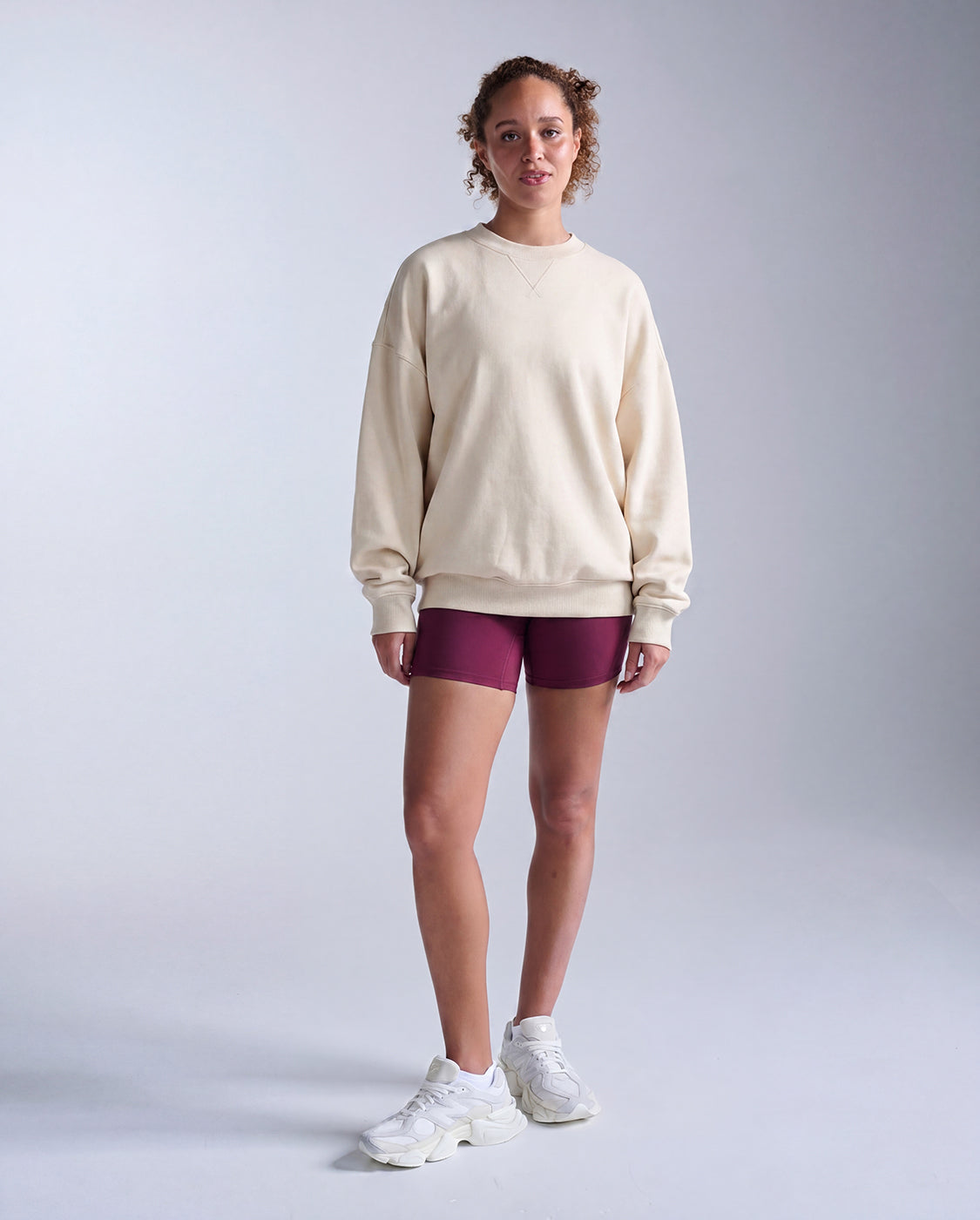 2xu-ez-felpa-girocollo-oversize-in-cotone-organico-uomo-beige image 3