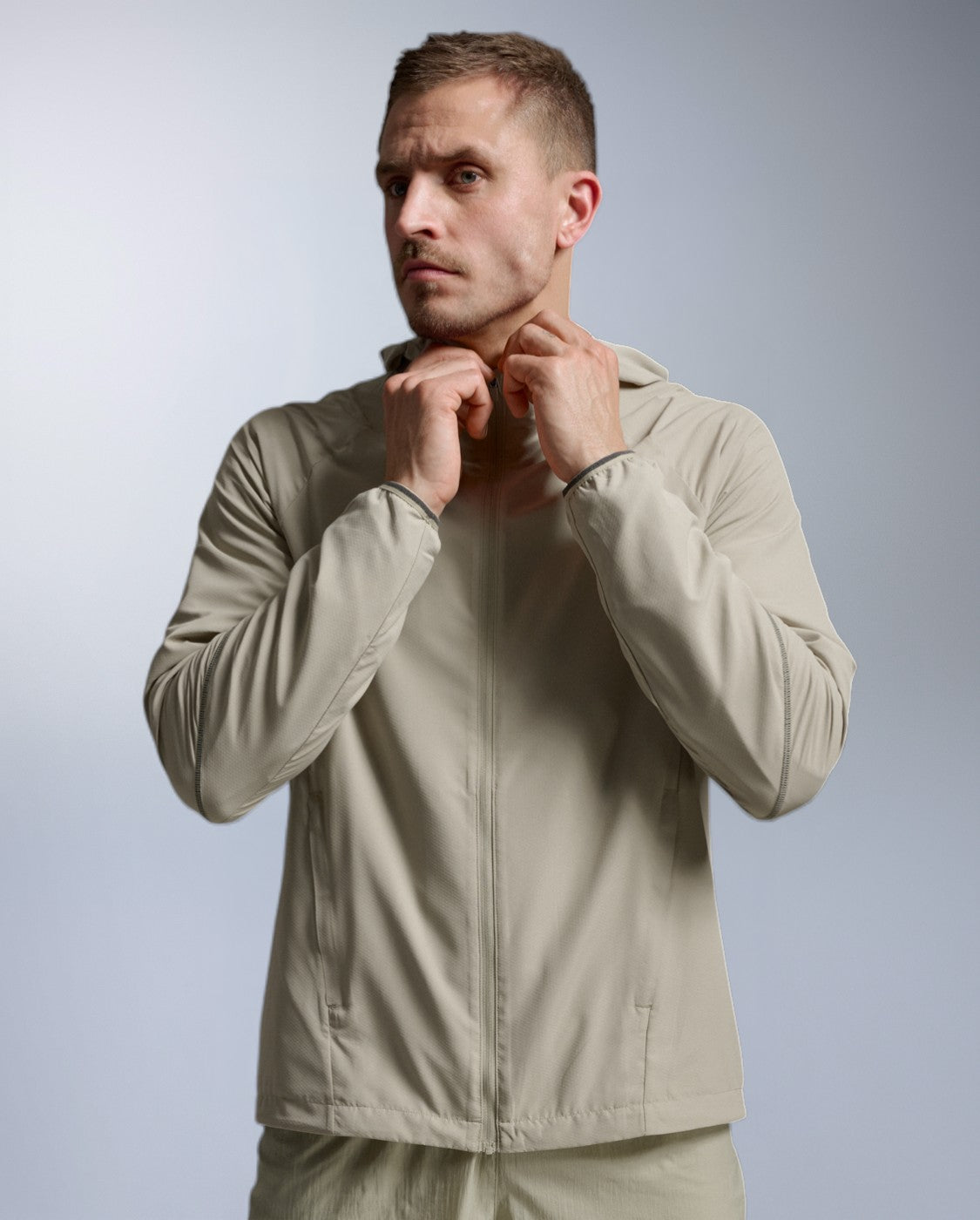 2xu-aero-hex-windbreaker-uomo-giacca-antivento-running-beige image 1