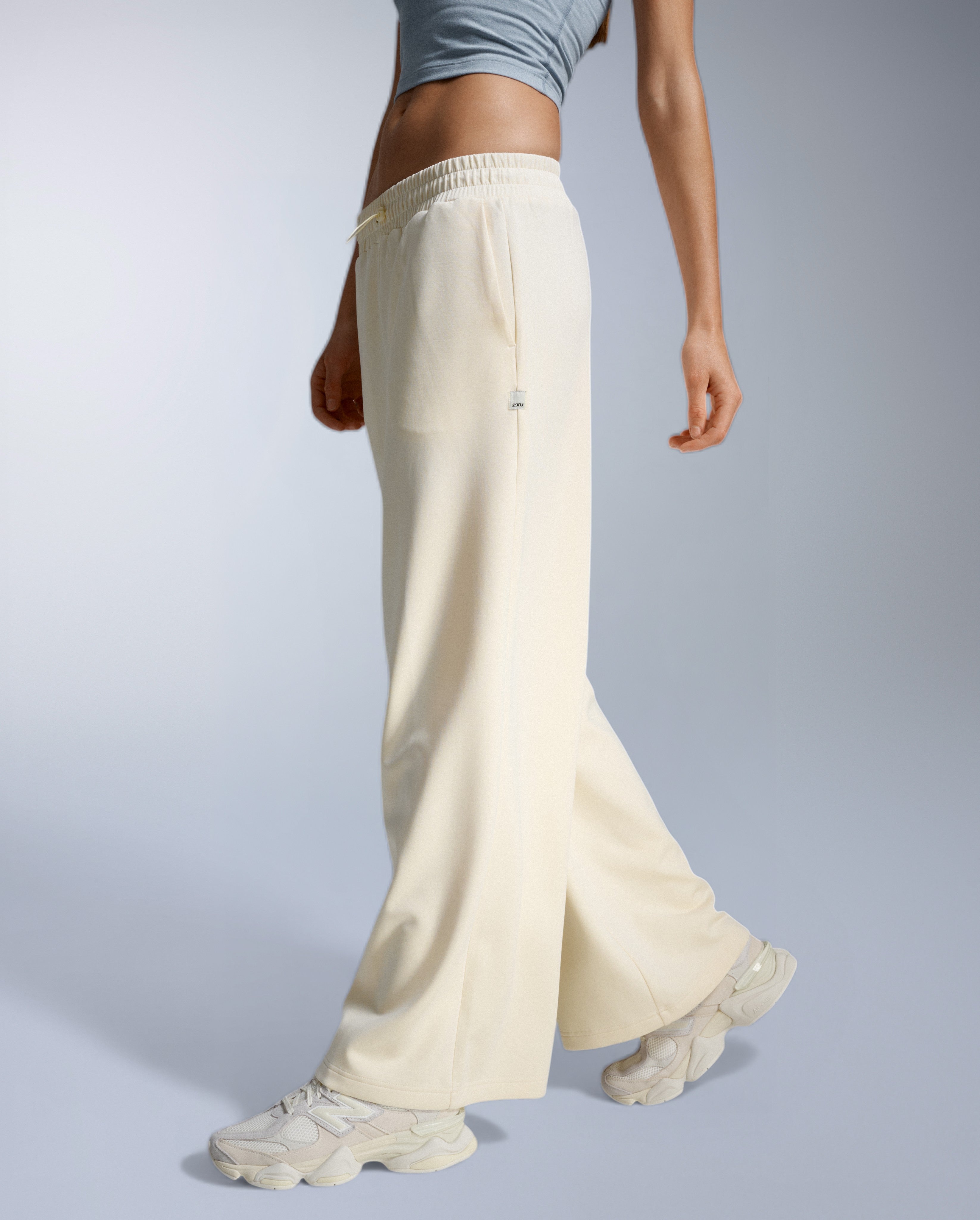 2xu-wonderluxe-pantaloni-wide-leg-sand-washed image 2
