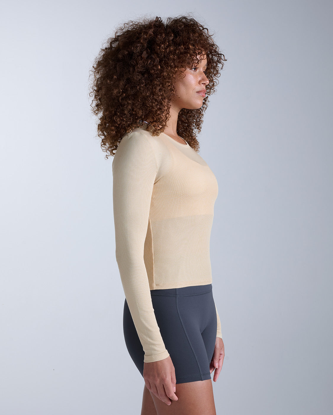 2xu-form-fluid-modal-maglia-manica-lunga-a-coste-beige image 2