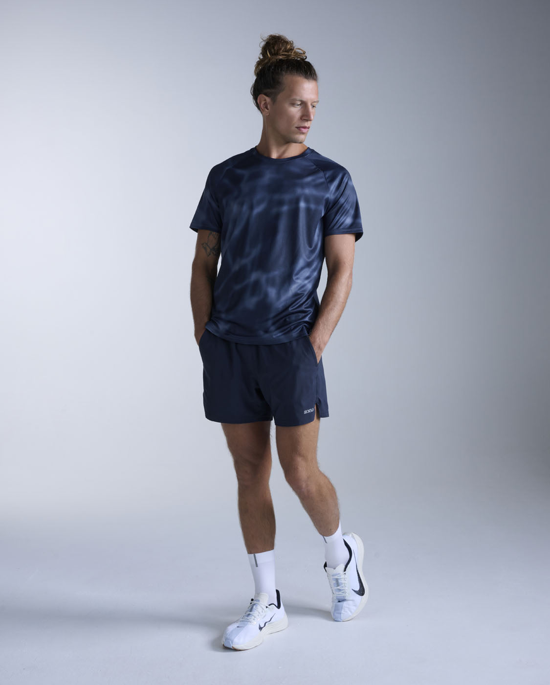 2xu-aero-tee-maglia-running-uomo-blu image 1