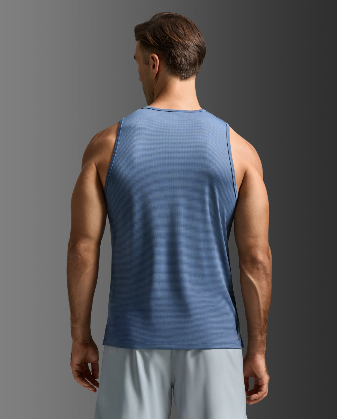 2xu-aero-tank-canotta-running-uomo-slim-fit-blu image 2