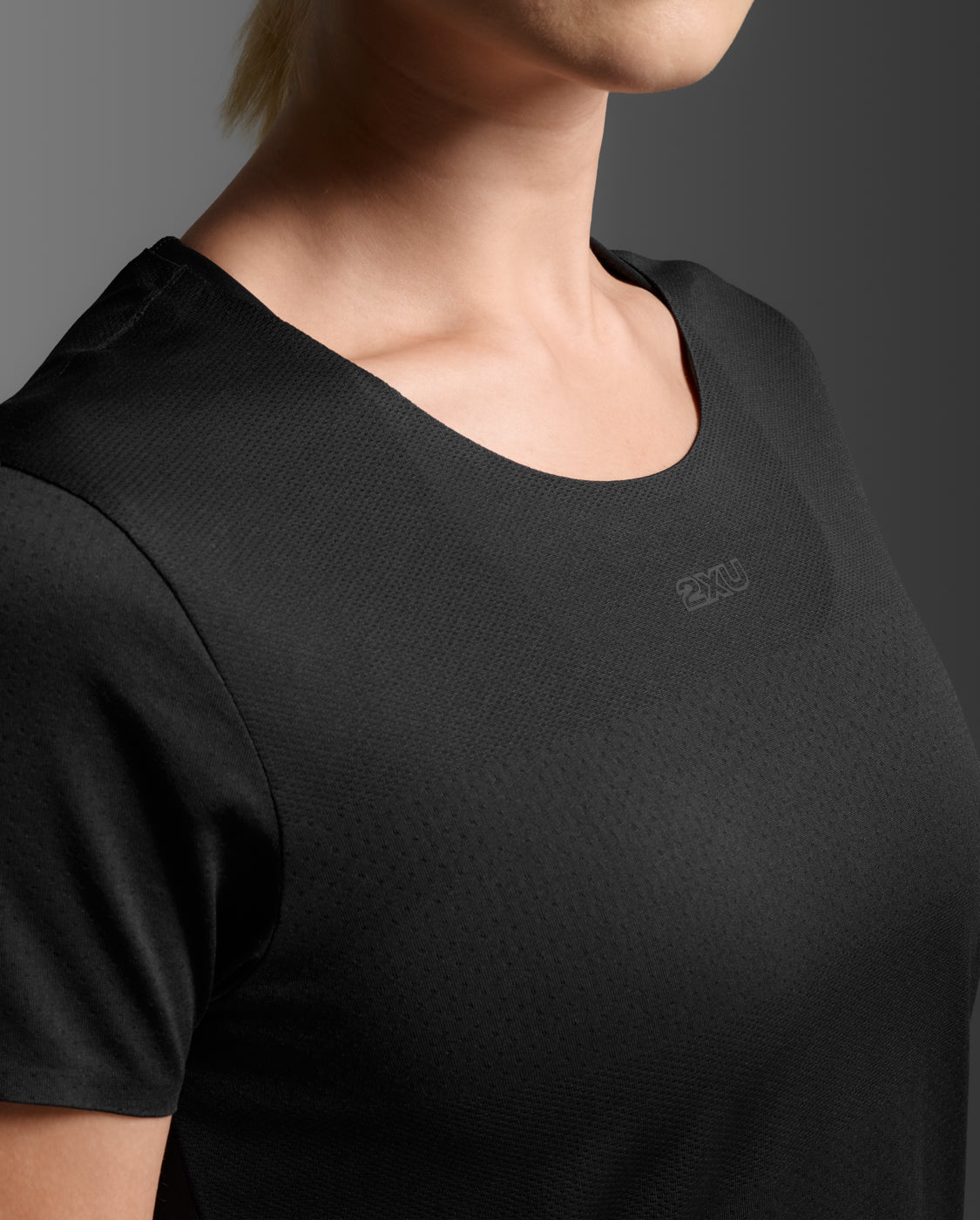 2xu-light-speed-tech-tee-t-shirt-running-nera image 7