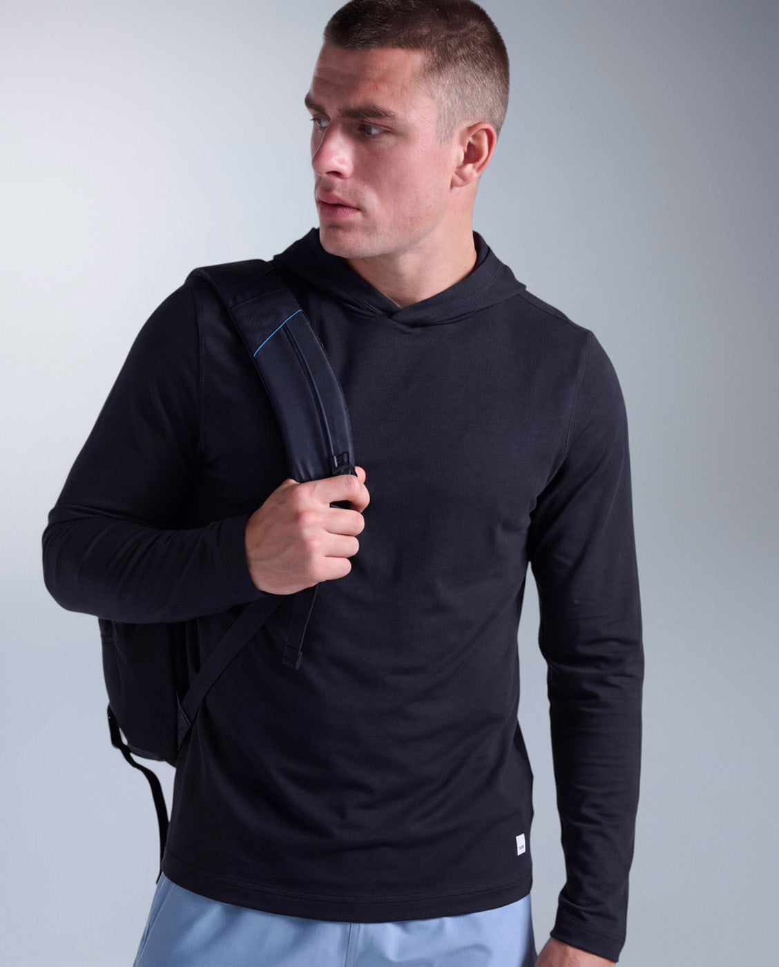 2xu-motion-long-sleeve-hoodie-uomo-nero image 1