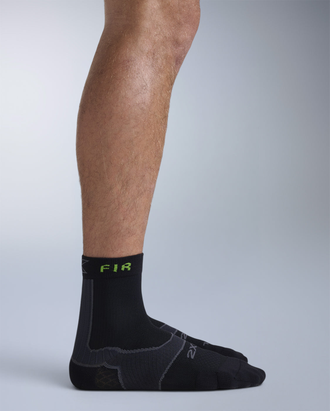 2xu-recovery-achilles-crew-socks-with-fir-calze-crew-a-compressione-moderata-ner image 3