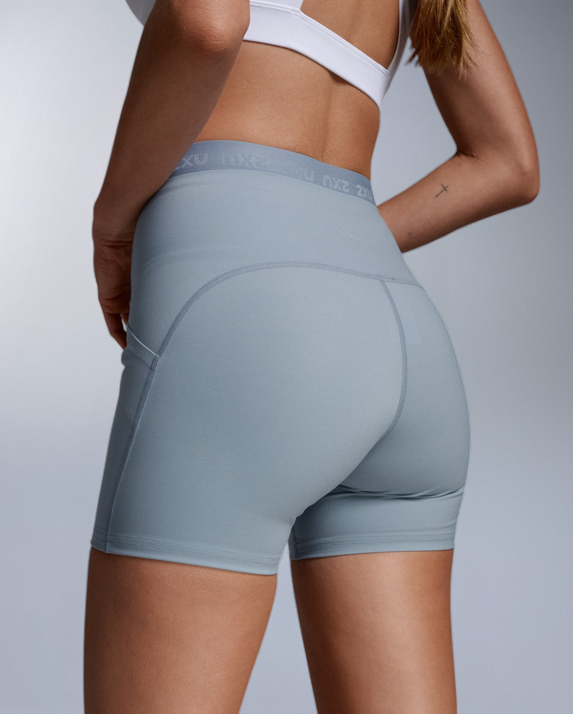 2xu-form-stash-hi-rise-shorts-compressione-4-pollici image 4