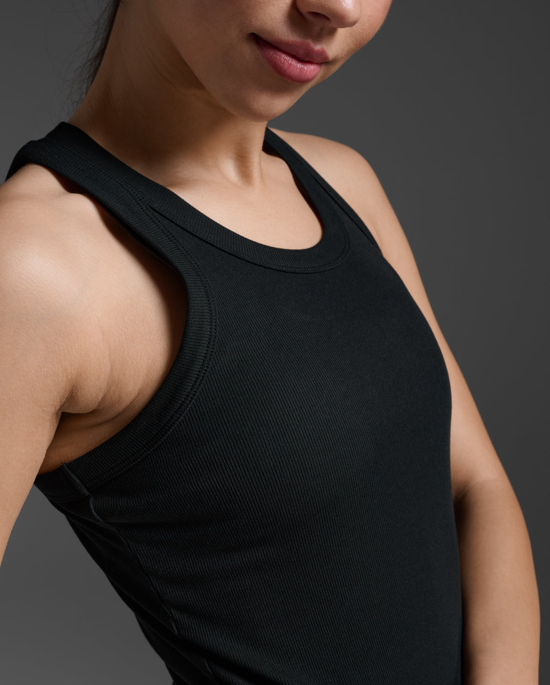 2xu-fluid-modal-ribbed-tank-canotta-nero-fitted image 7