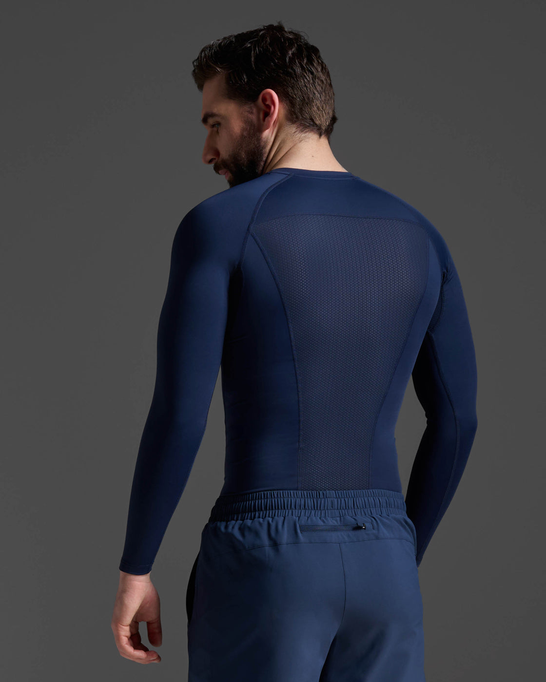 2xu-core-compression-long-sleeve-maglia-compressiva-manica-lunga-blu-navy image 2