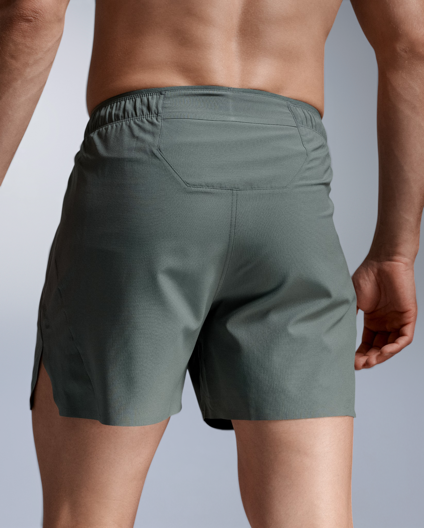 2xu-motion-5-inch-unlined-shorts-pantaloncini-training-corti-uomo image 3