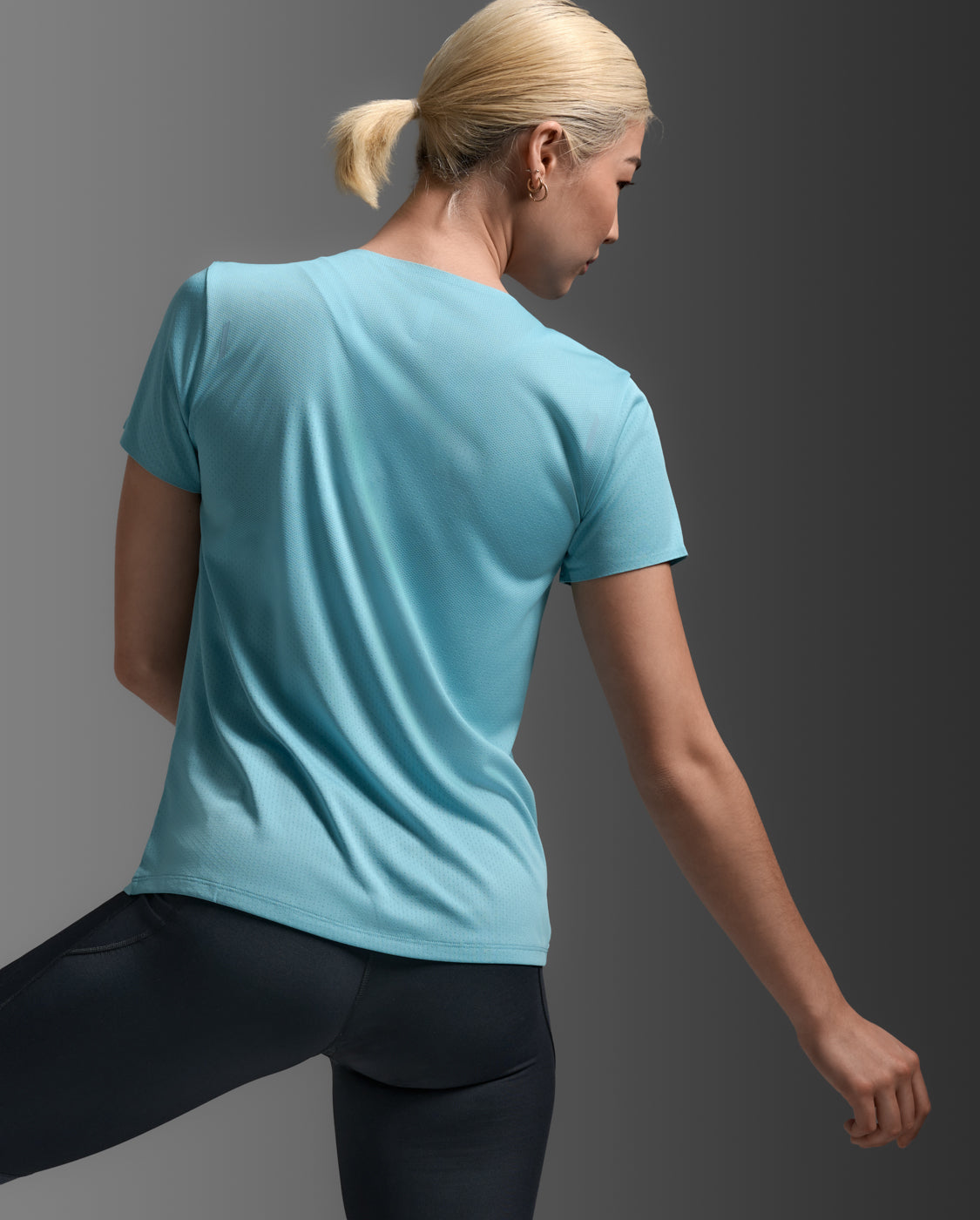 2xu-light-speed-tech-tee-maglia-running-uomo image 2